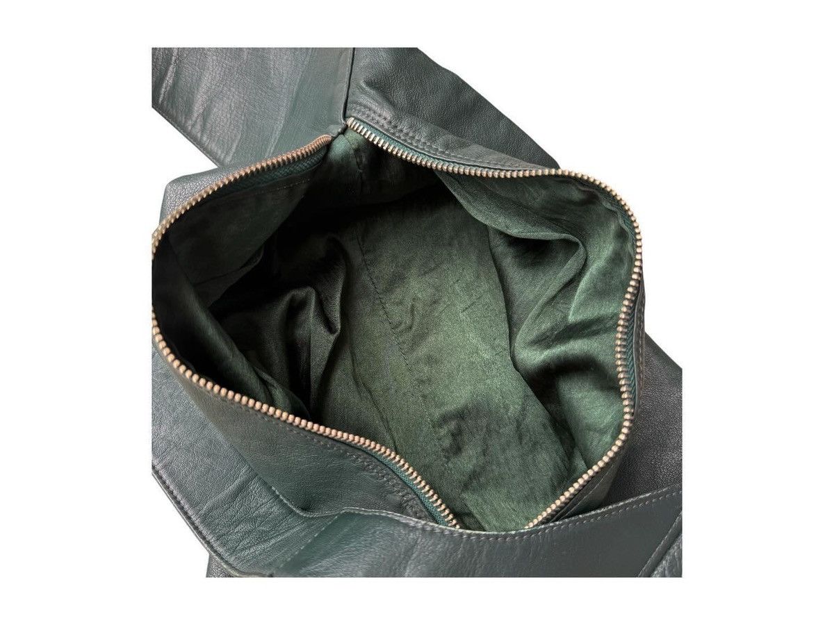 Katharine Hamnett London VINTAGE KATHARINE HAMNETT LONDON Logo Leather Sling Bag Size ONE SIZE - 7 Thumbnail