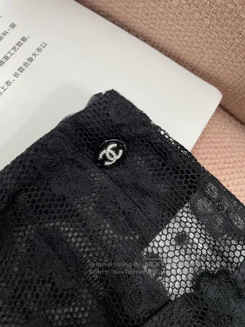 Chanel Chanel Black floral lace skirt Size 25" / US 0 / IT 36 - 2 Thumbnail
