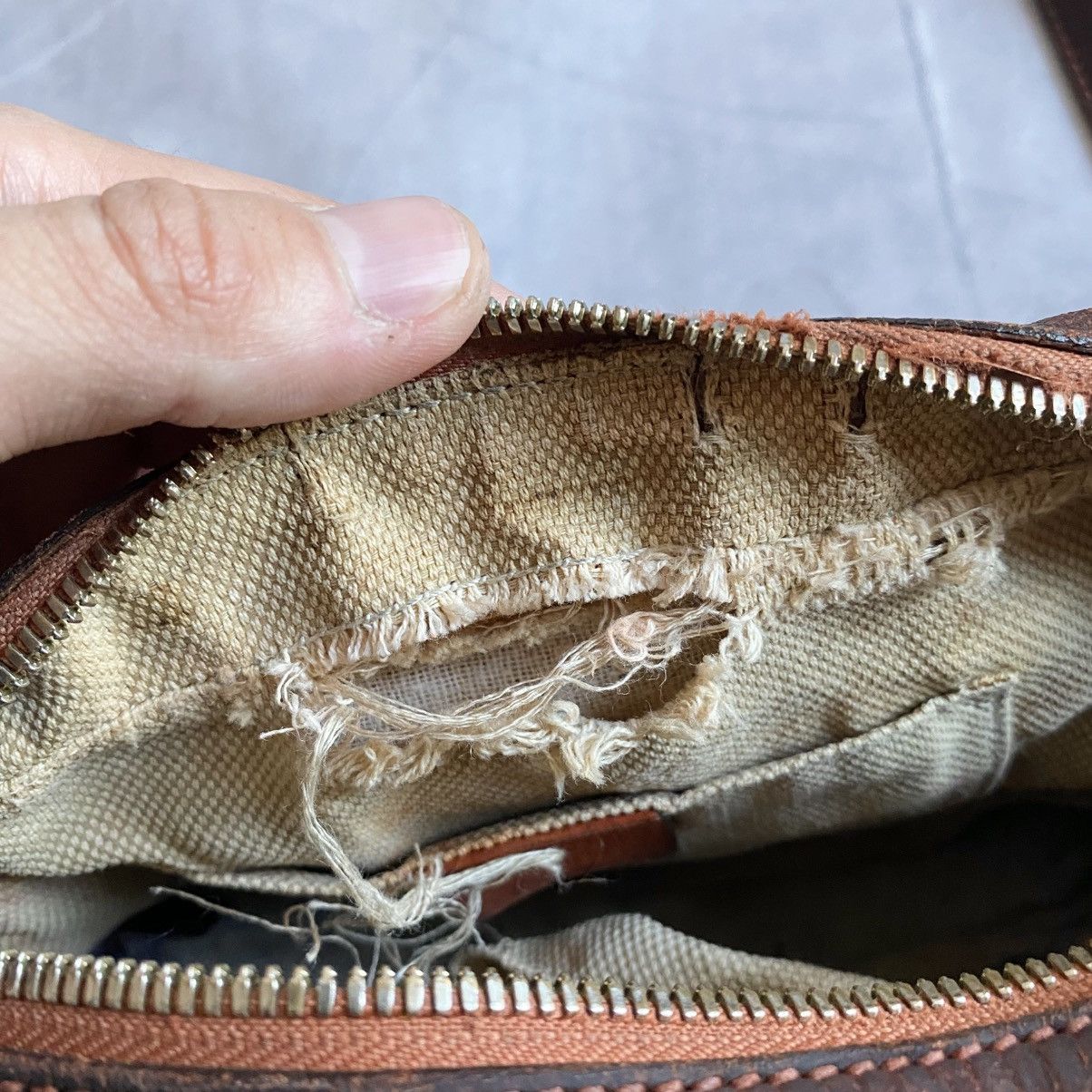 Gucci ❗️Trashed❗️Gucci Soho Disco Bag GG Faded Distressed Vintage Size ONE SIZE - 19 Thumbnail
