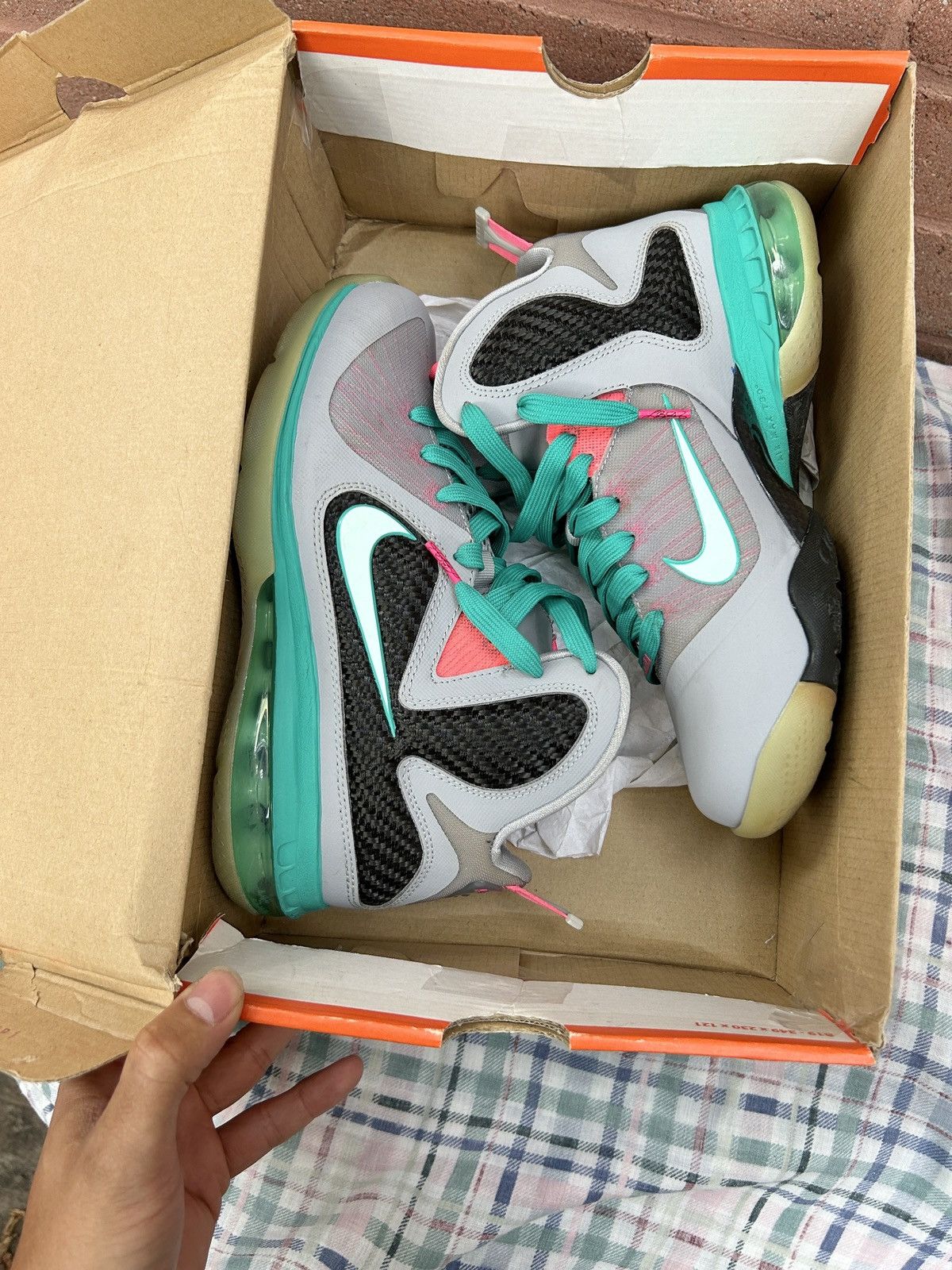 Nike Nike Lebron 9 GS South Beach Size US 6.5 / EU 39-40 - 8 Thumbnail