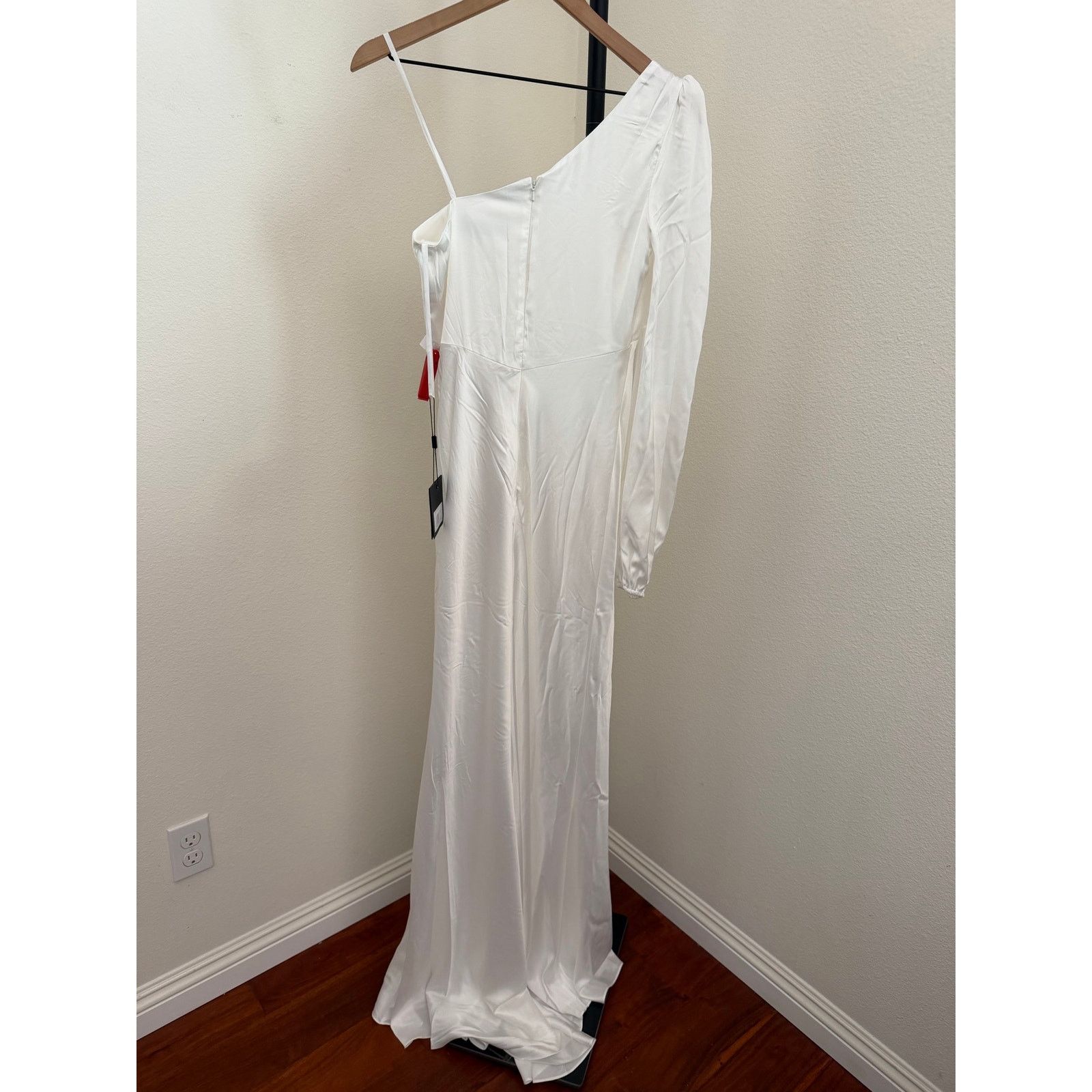 Mac Duggal Ieena MAC DUGGAL 55401 gown long dress sz 2 white bridal Size XS / US 0-2 / IT 36-38 - 8 Thumbnail