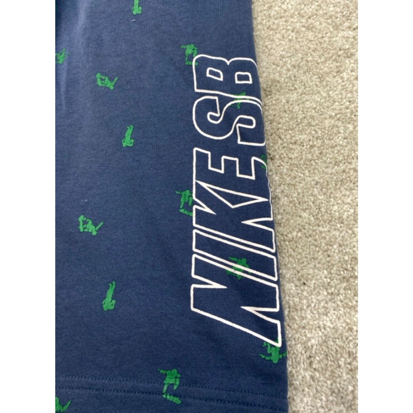 Nike VINTAGE Nike SB Board Shorts Men XL Blue Green Skater AOP Elastic Waist Size US 26 / EU 42 - 4 Thumbnail