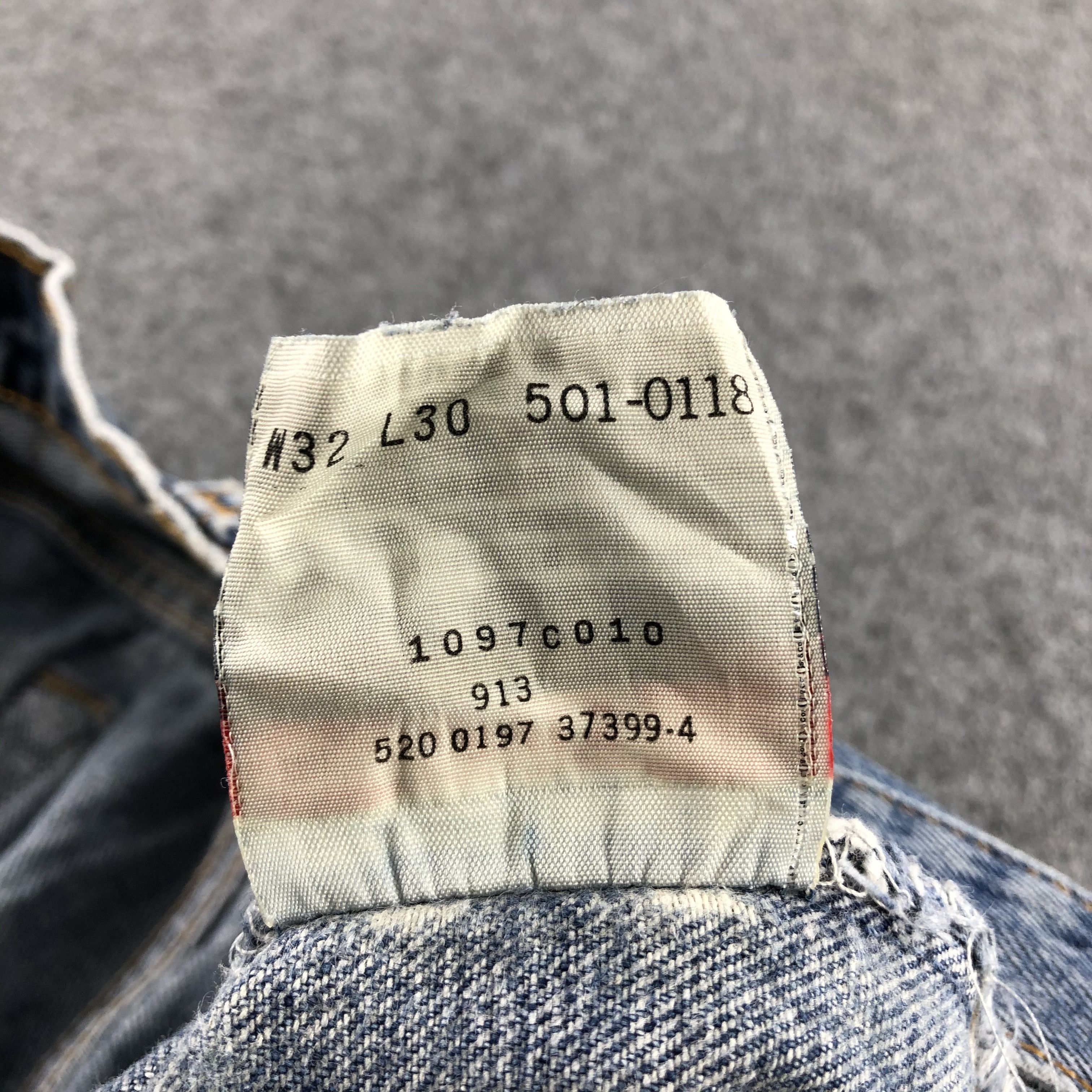 Levi's 90s Vintage Light Wash Levis 501 Jeans-J2194 Size US 31 - 12 Thumbnail