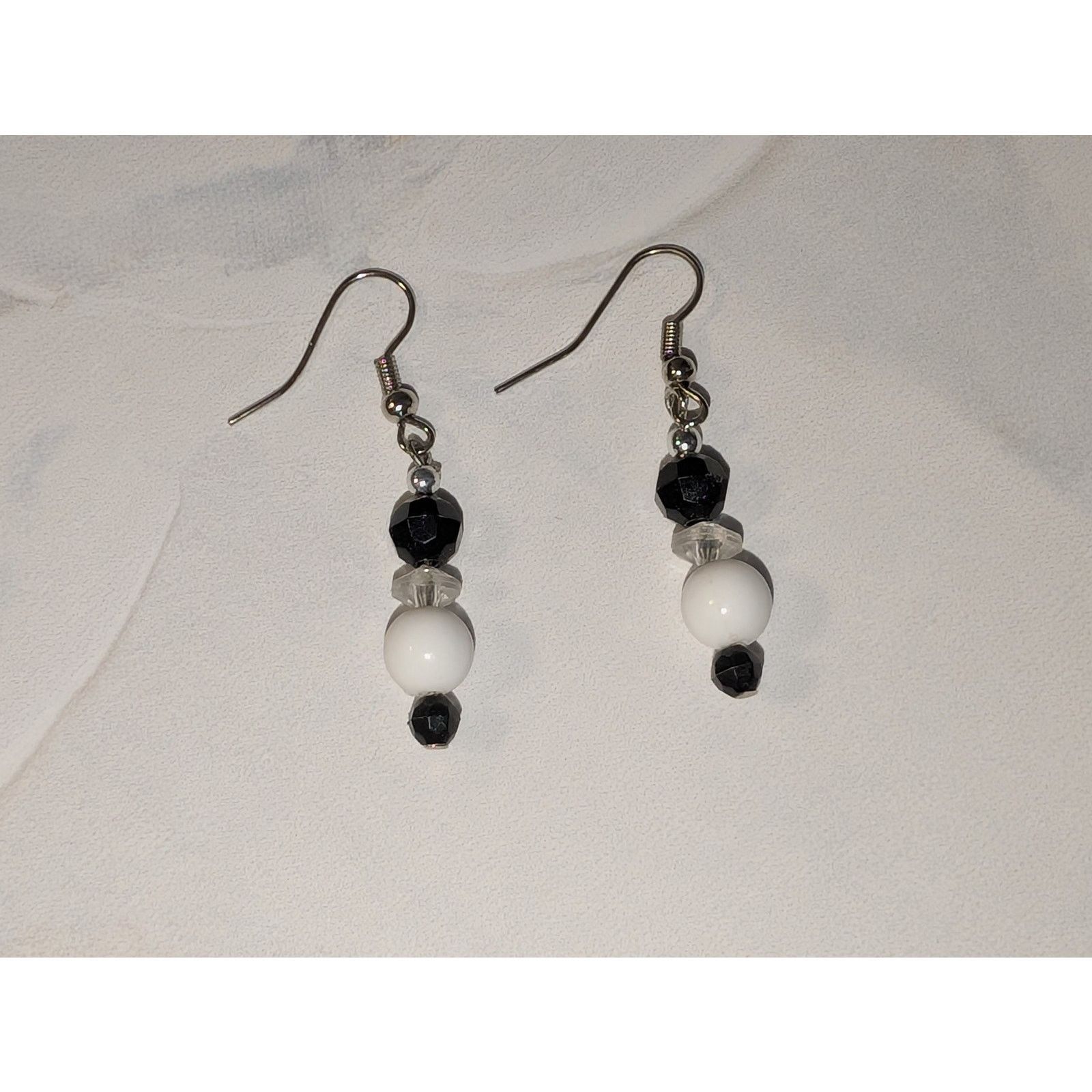 Vintage VTG 1980s Silver-Tone Black & White Beaded Dangle Earrings Size ONE SIZE - 1 Thumbnail