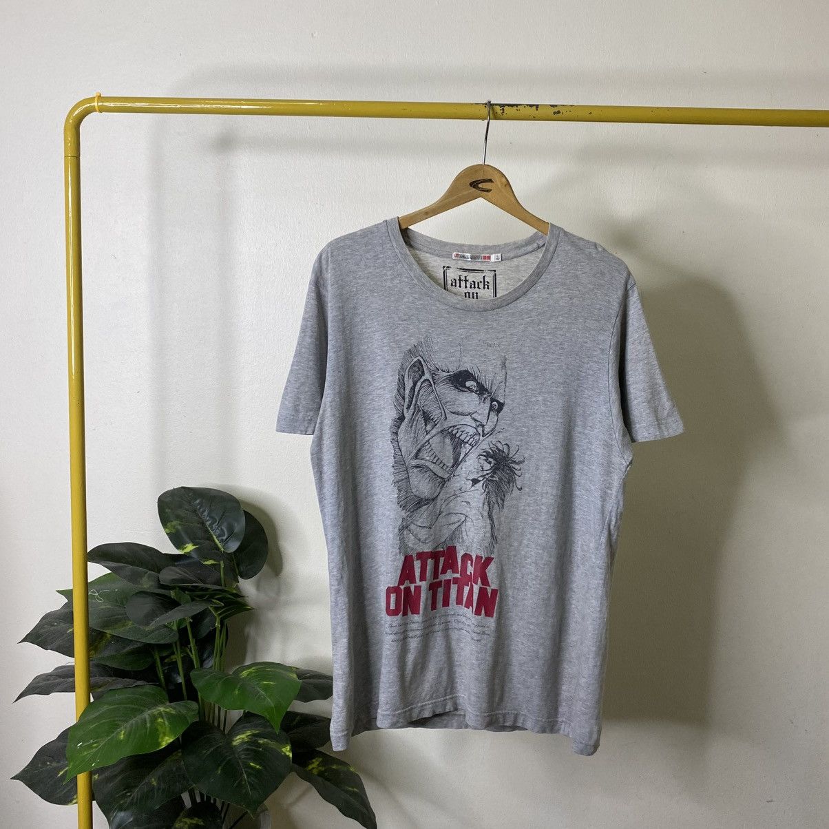Anime Uniqlo UT Attack On Titan Japanese Manga Series T Shirt Size US L / EU 52-54 / 3 - 1 Thumbnail