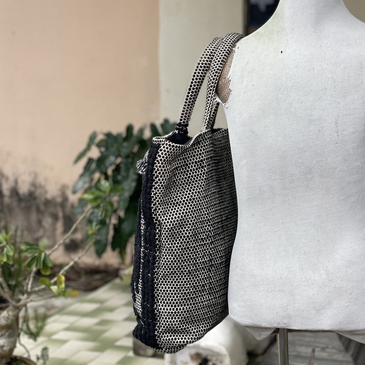 Abercrombie & Fitch × Hypebeast 🔥 RARE Oversized Abercrombie & Fitch Handcrafted Knit Tote Size ONE SIZE - 3 Thumbnail