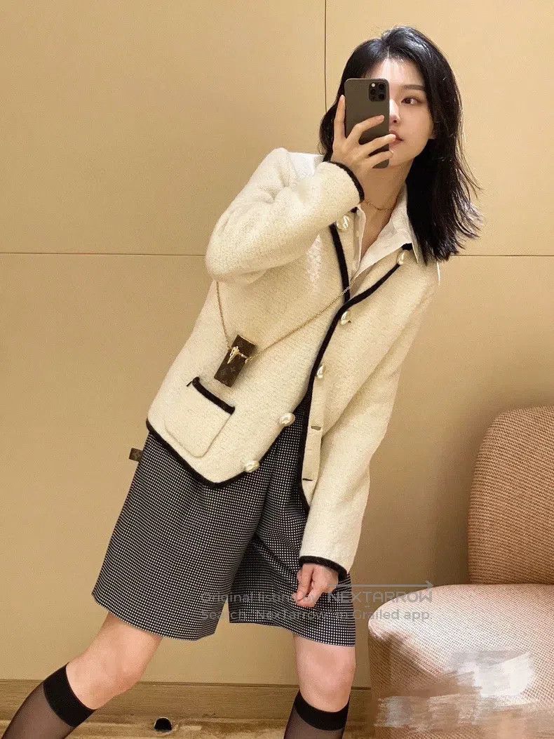 Louis Vuitton Louis Vuitton White Small Fragrance jacket Size S / US 4 / IT 40 - 1 Thumbnail