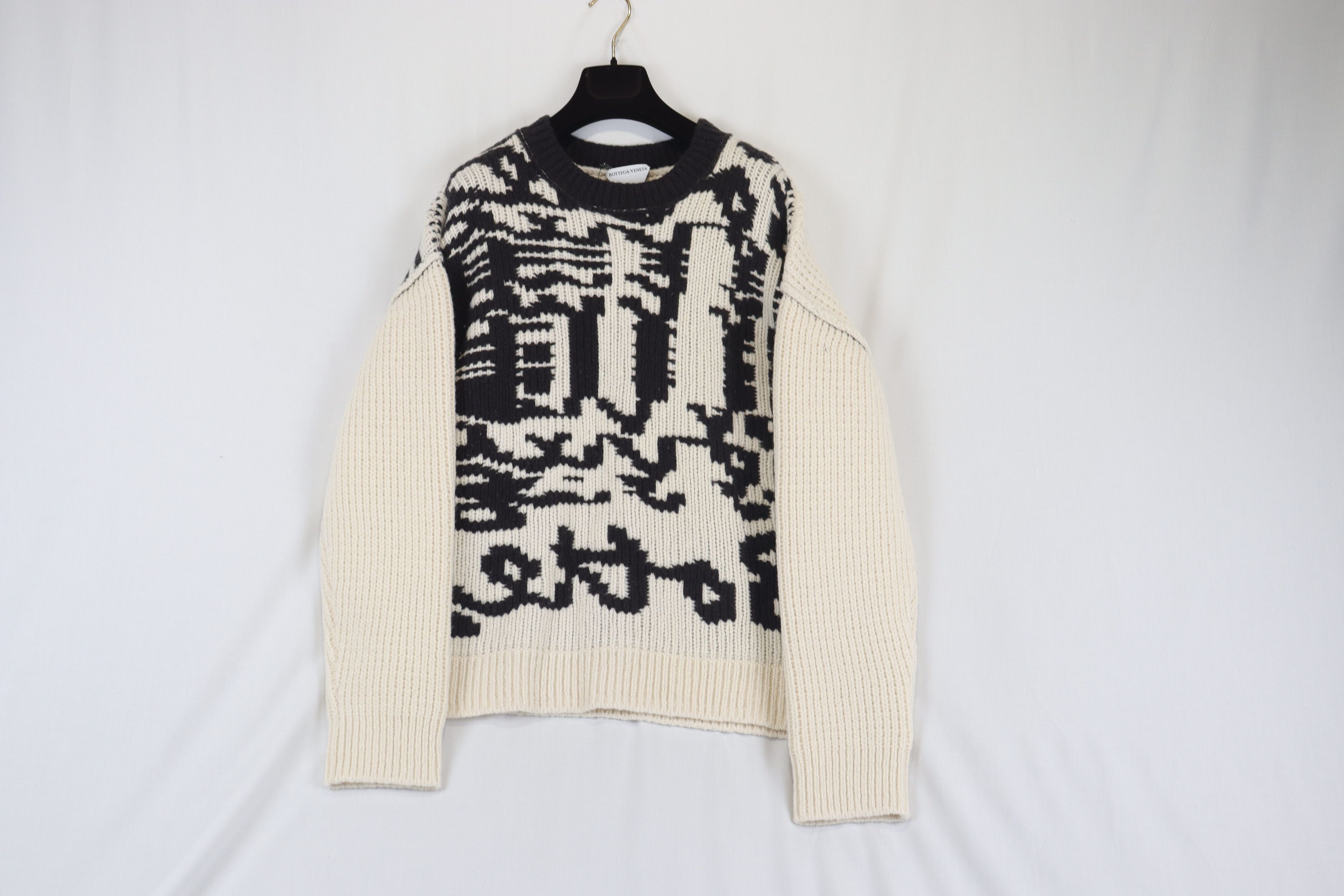 Bottega Veneta o1rshd11223 Logo Jacquard Sweater in Beige & Black Size US XXL / EU 58 / 5 - 5 Thumbnail