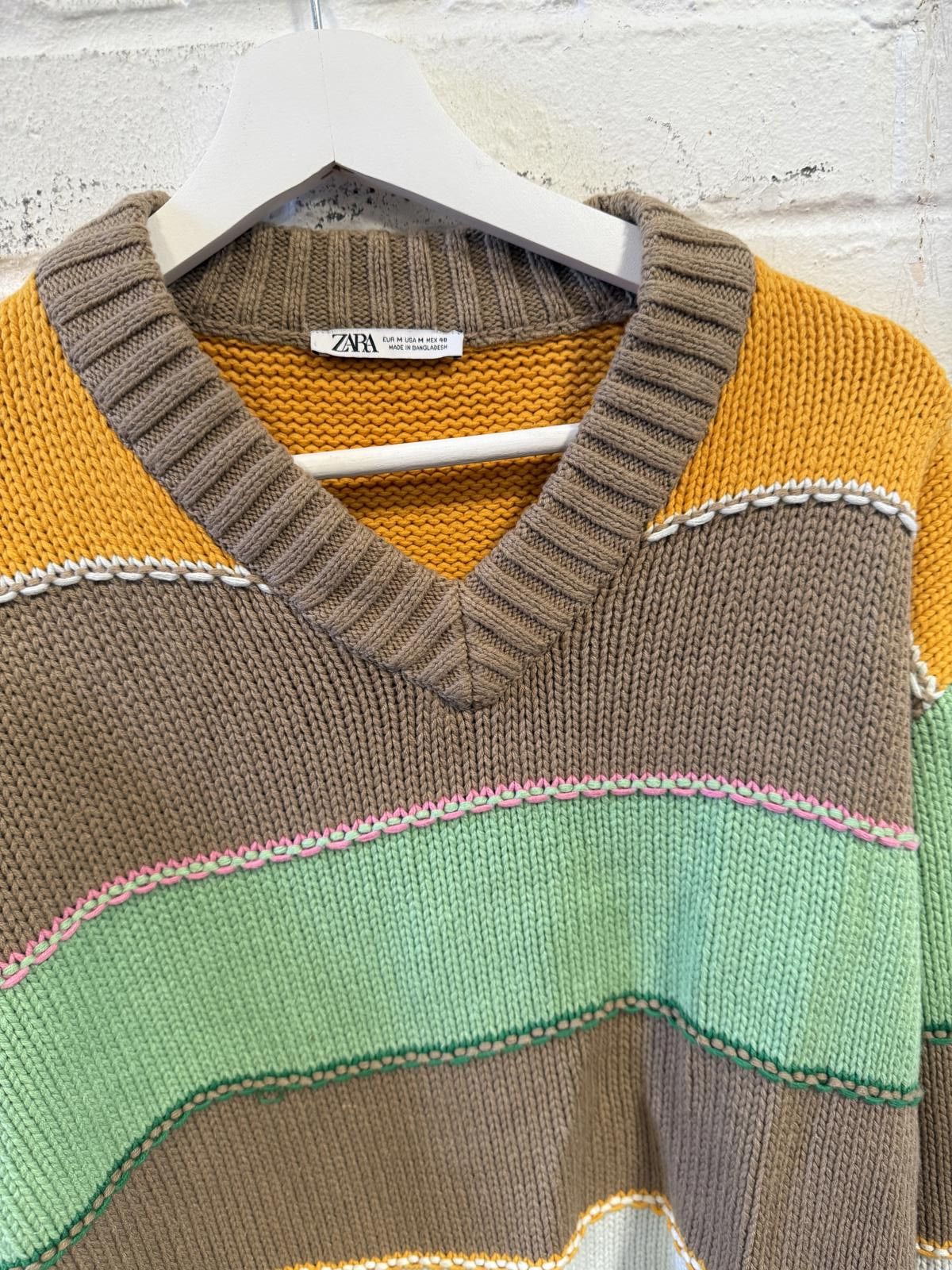 Zara Zara Colorblock V-Neck Sweater Size ONE SIZE - 1 Thumbnail