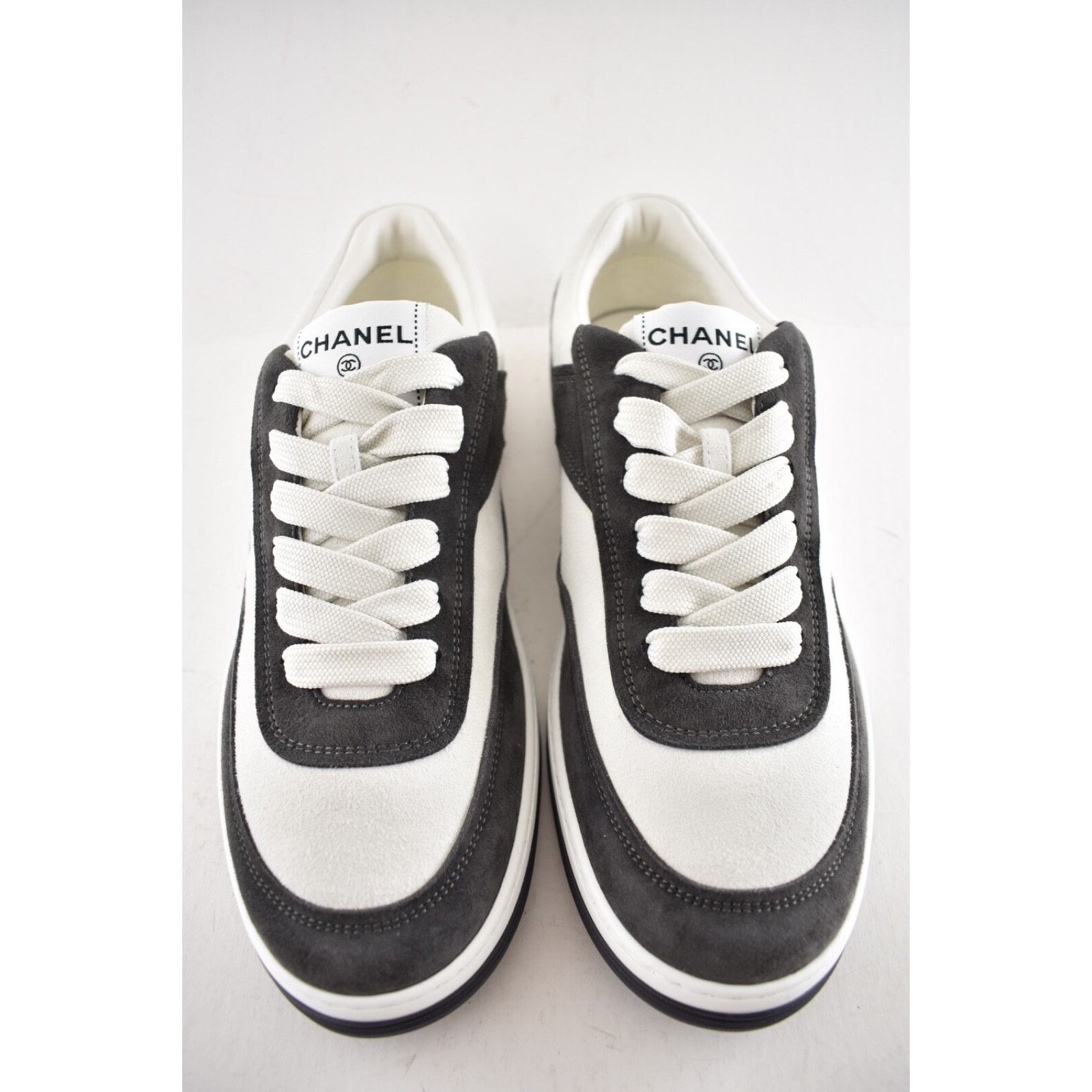 Chanel Chanel Suede White CC Logo Lace Up Runner Sneaker 38 Size US 8 / IT 38 - 7 Thumbnail