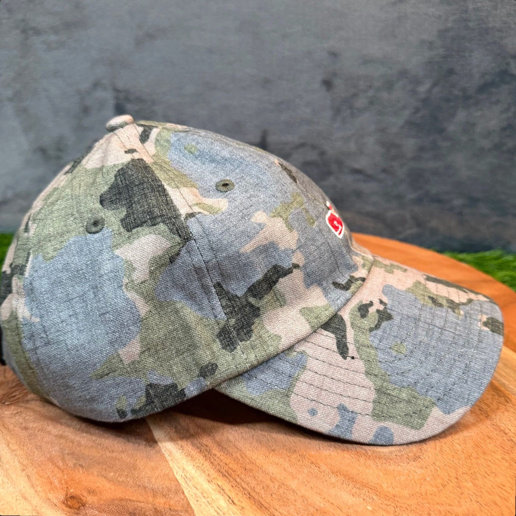 Vineyard Vines Vineyard Vines Camo Whale Logo Hat Mens Adjustable Cotton Baseball Cap Adult Size ONE SIZE - 3 Thumbnail