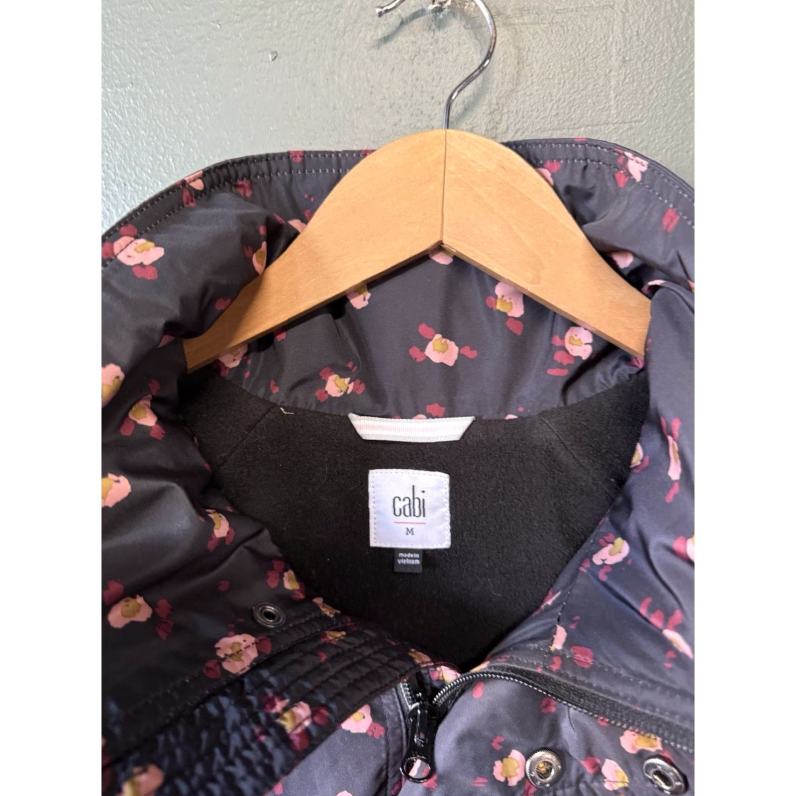 Vintage Cabi Womens Jacket Size Medium Black Floral Pattern Full Zip Hooded Size M / US 6-8 / IT 42-44 - 3 Thumbnail