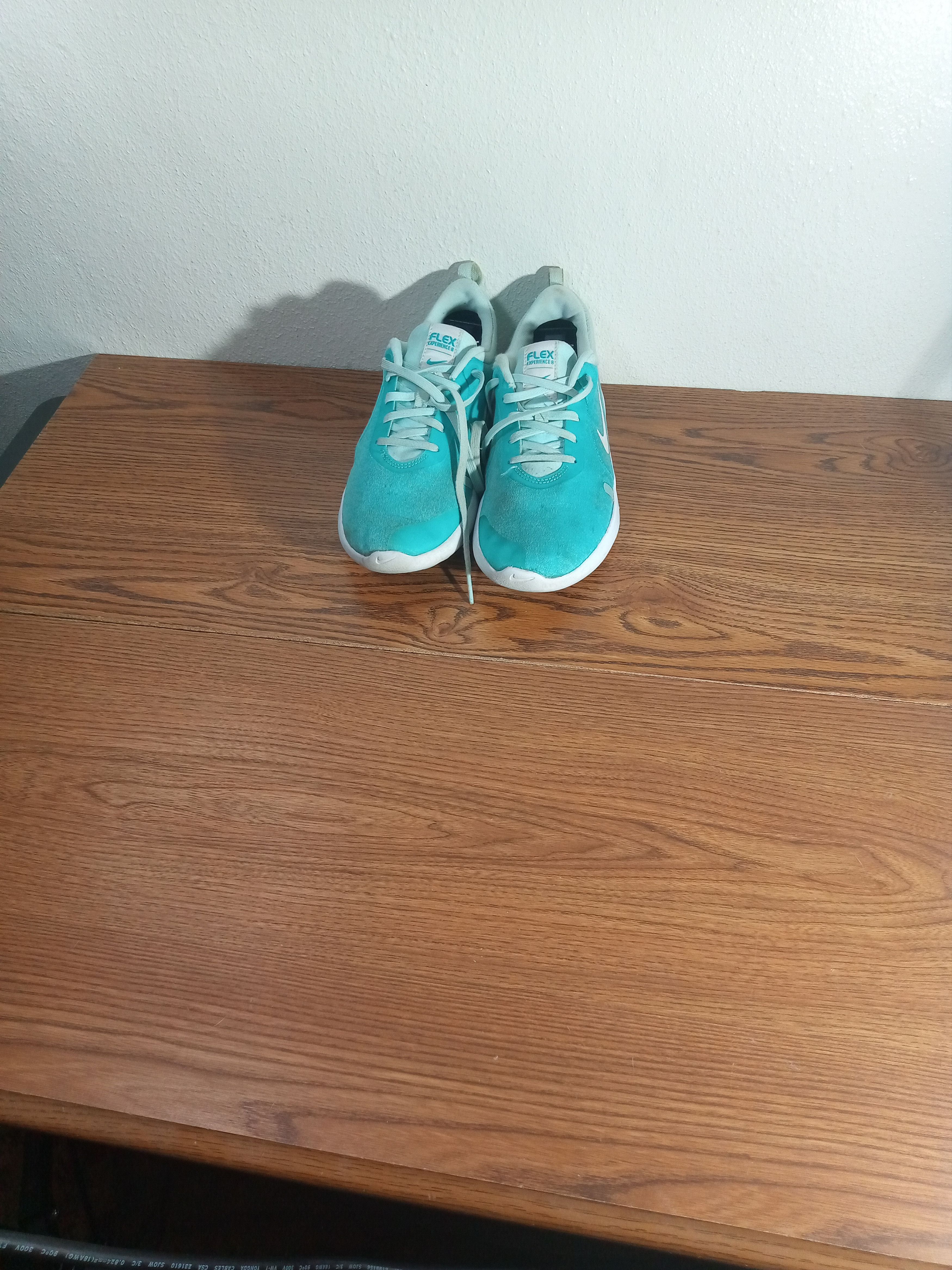 Nike Women’s Nike Flex Experience 8 Size US 7 / EU 40 - 2 Thumbnail