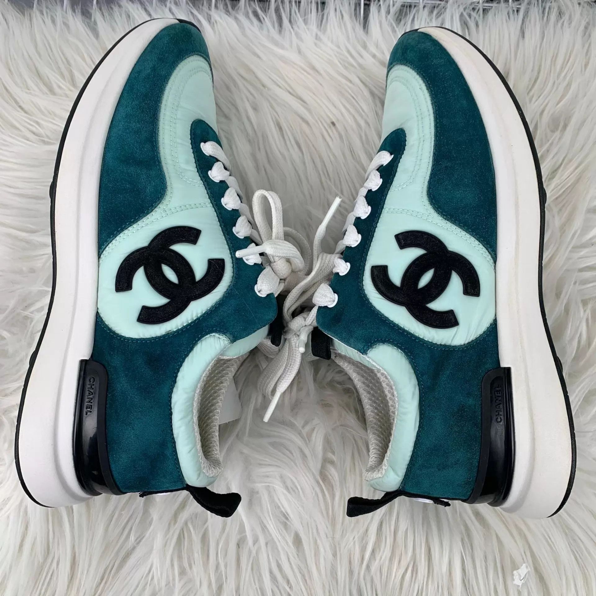 Chanel CHANEL Suede Green Sneakers Size 37.5 Size US 7 / IT 37 - 2 Thumbnail