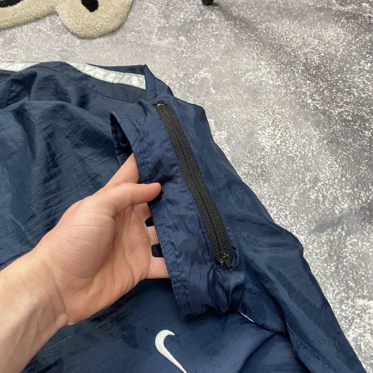 Vintage Vintage Nike Small logo Tracked Nylon 90’s light jacket Size US L / EU 52-54 / 3 - 4 Thumbnail