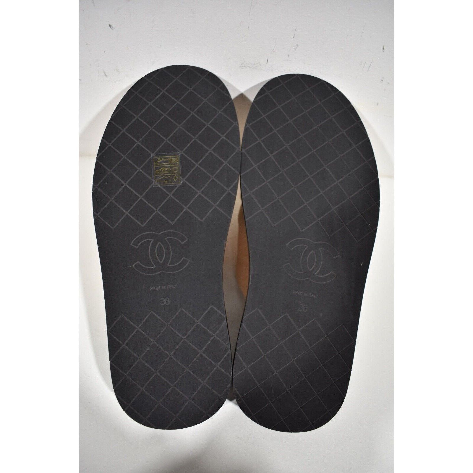 Chanel Chanel Beige Black Fabric Criss Cross Puffy CC Logo Slide Size US 8 / IT 38 - 12 Thumbnail