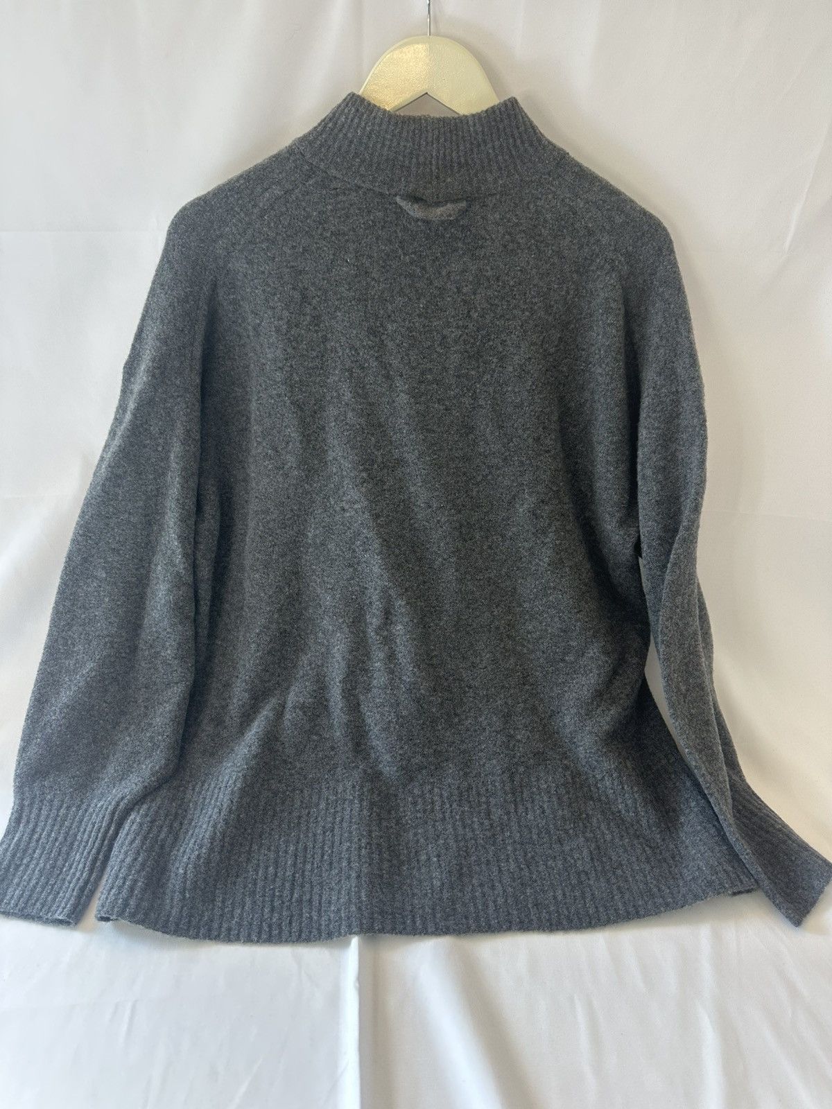 Everlane Everlane Gray Wool Blend Cowl Neck Sweater Size M Long Sleev Size M / US 6-8 / IT 42-44 - 2 Thumbnail