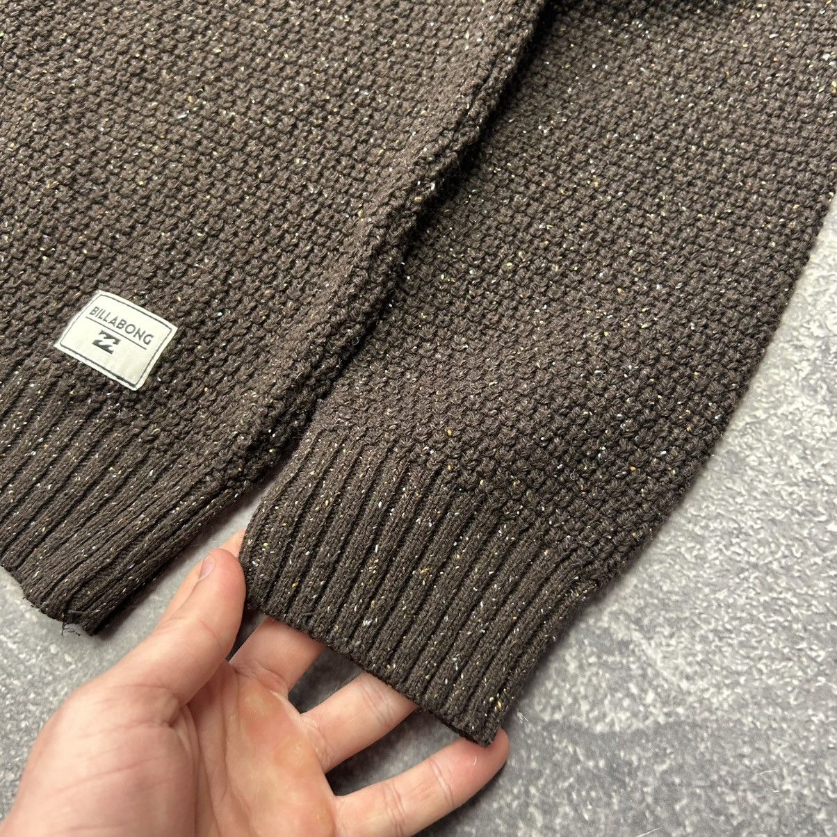 Billabong Mens Billabong small logo basic streetwear brown sweater Size US M / EU 48-50 / 2 - 5 Thumbnail