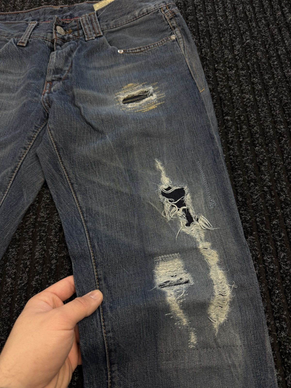 Tommy Hilfiger Tommy Hilfiger Distressed Washed Blue Jeans Denim Pants W 29 Size US 29 - 4 Thumbnail