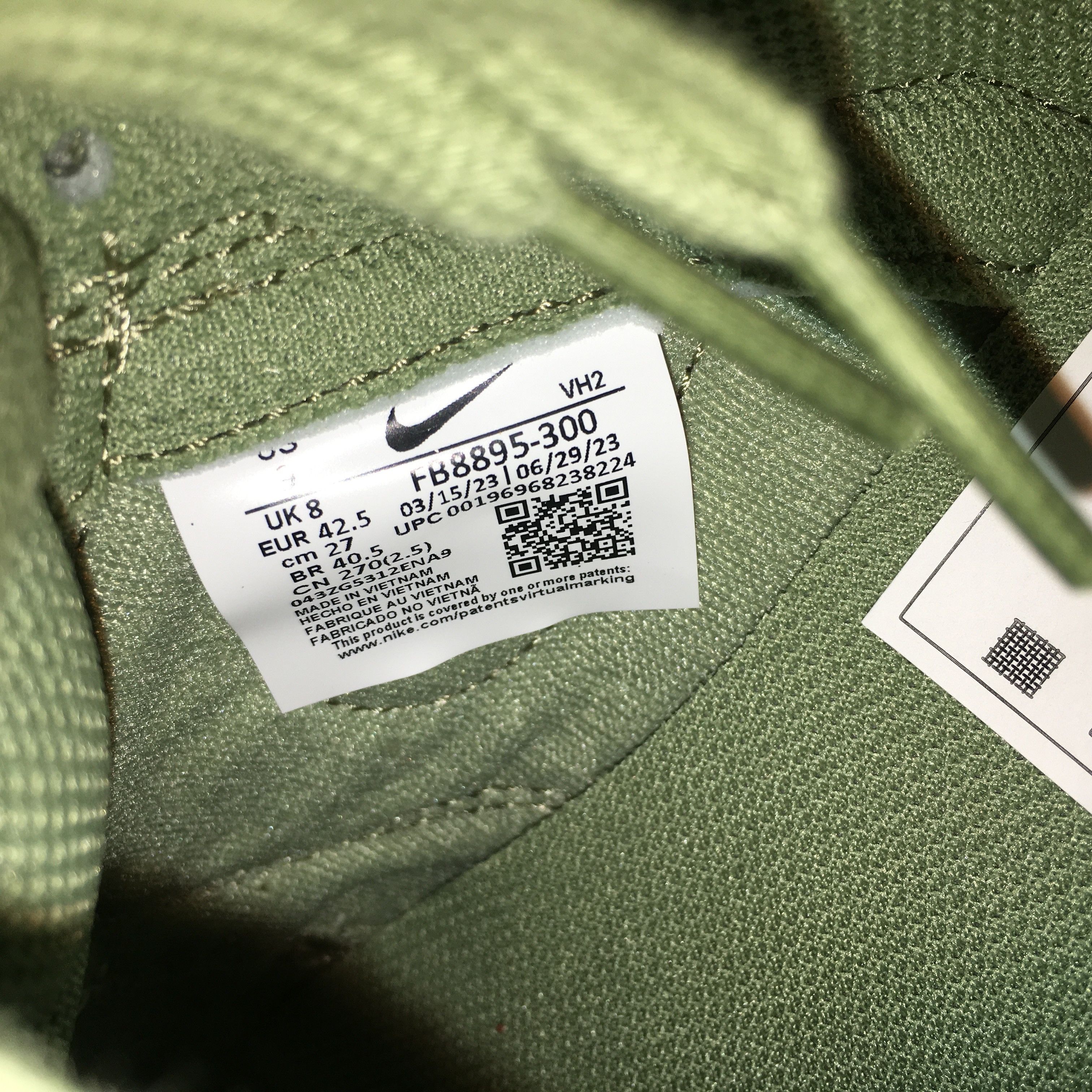 Nike Nike Dunk Low PRM Oil Green Size US 9 / EU 42 - 8 Thumbnail