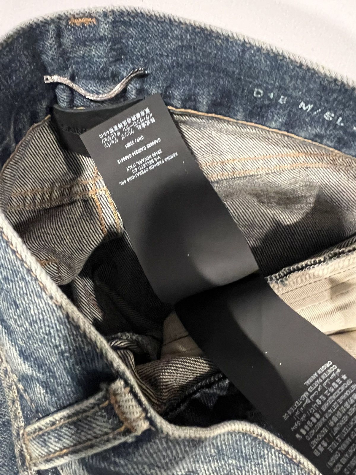 Saint Laurent Paris Saint Laurent men’s classic blue jeans. 26. $890 Size US 26 / EU 42 - 3 Thumbnail
