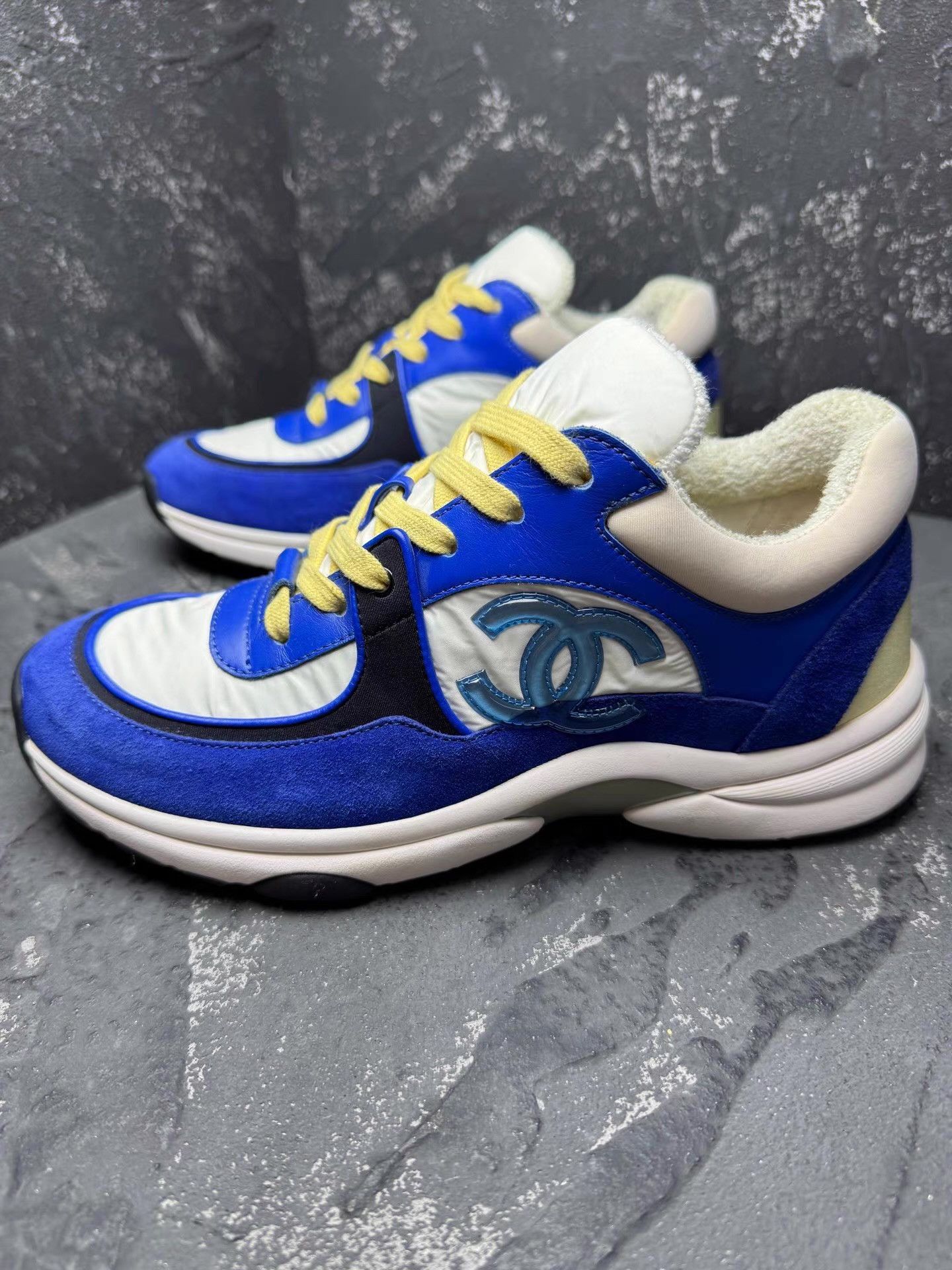 Chanel Chanel White & Blue Color Block Sneakers Q10 Size US 7.5 / IT 37.5 - 7 Thumbnail