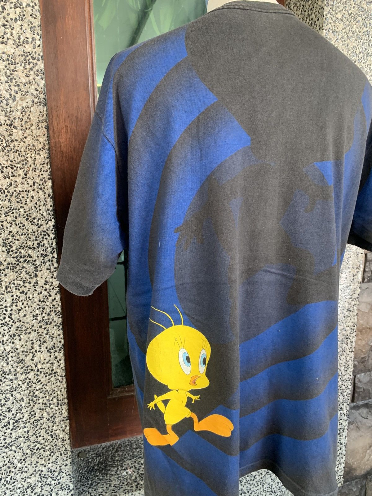 Vintage Vintage 90s Tweety Looney Tunes AOP Bulleyes T Shirt Size US L / EU 52-54 / 3 - 7 Thumbnail