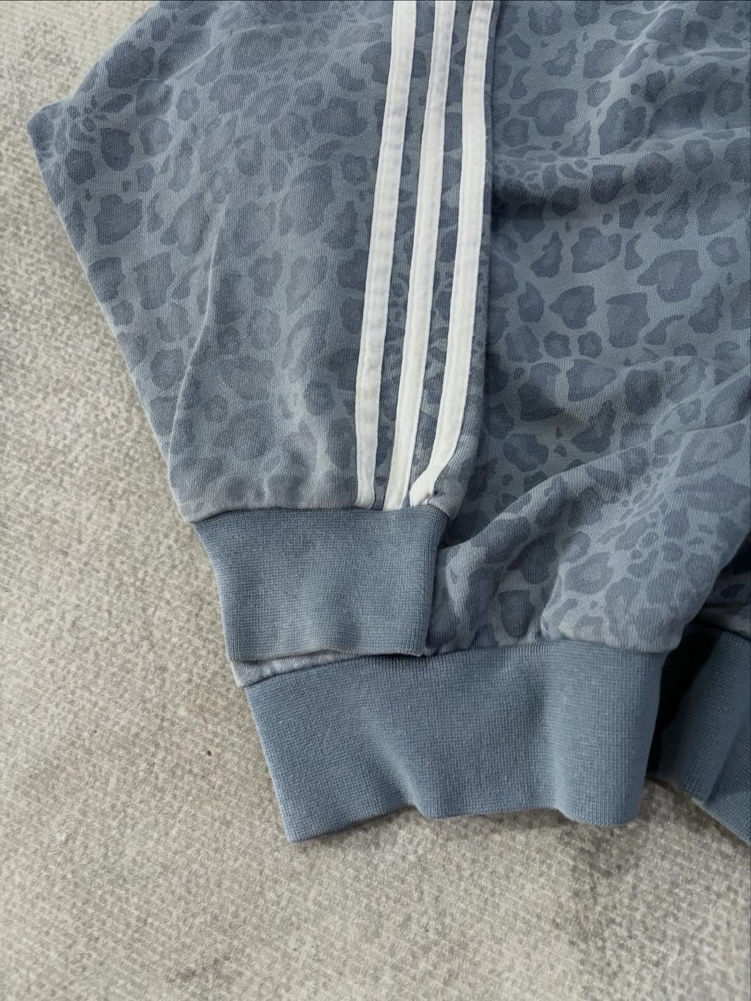 Adidas ADIDAS SMALL LOGO CENTER BLUE GREY WASHED LEOPARD SWEATSHIRT Size XS / US 0-2 / IT 36-38 - 7 Thumbnail