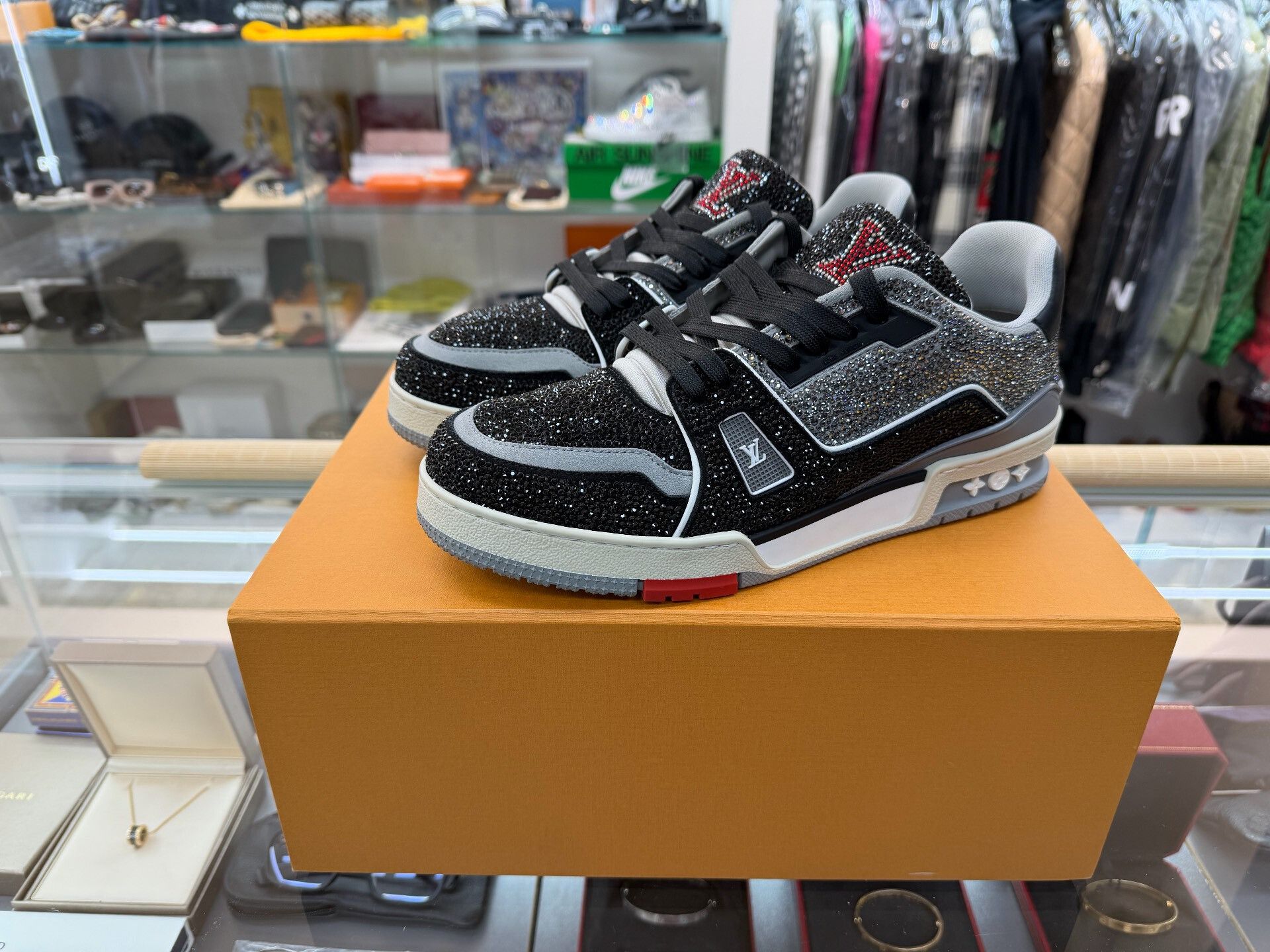 Louis Vuitton lv trainer cement gray diamond sneakers Size US 10 / EU 43 - 1 Thumbnail