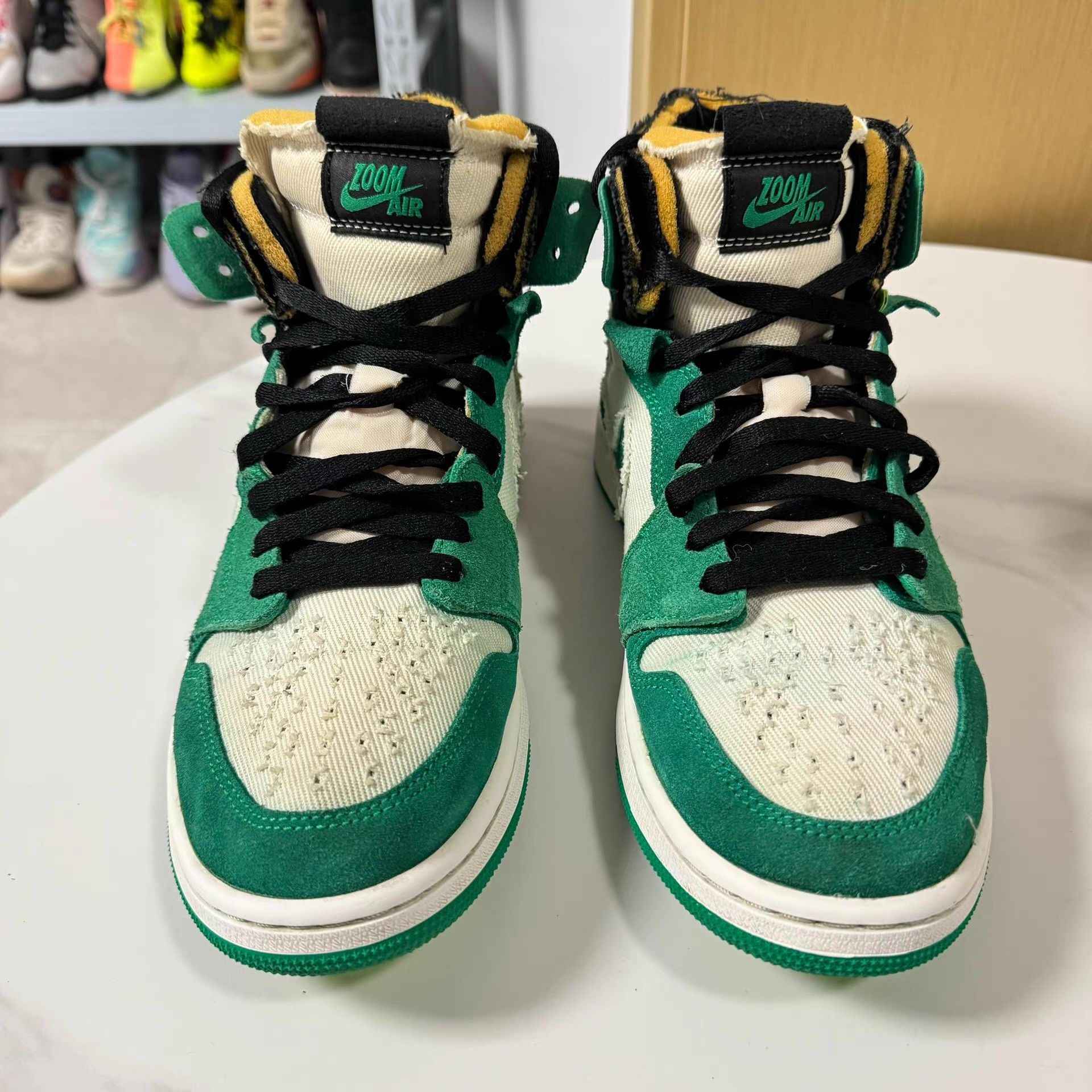 Nike Air Jordan 1 CMFT High Top, retro and stylish Q10 Size US 10.5 / EU 43-44 - 4 Thumbnail