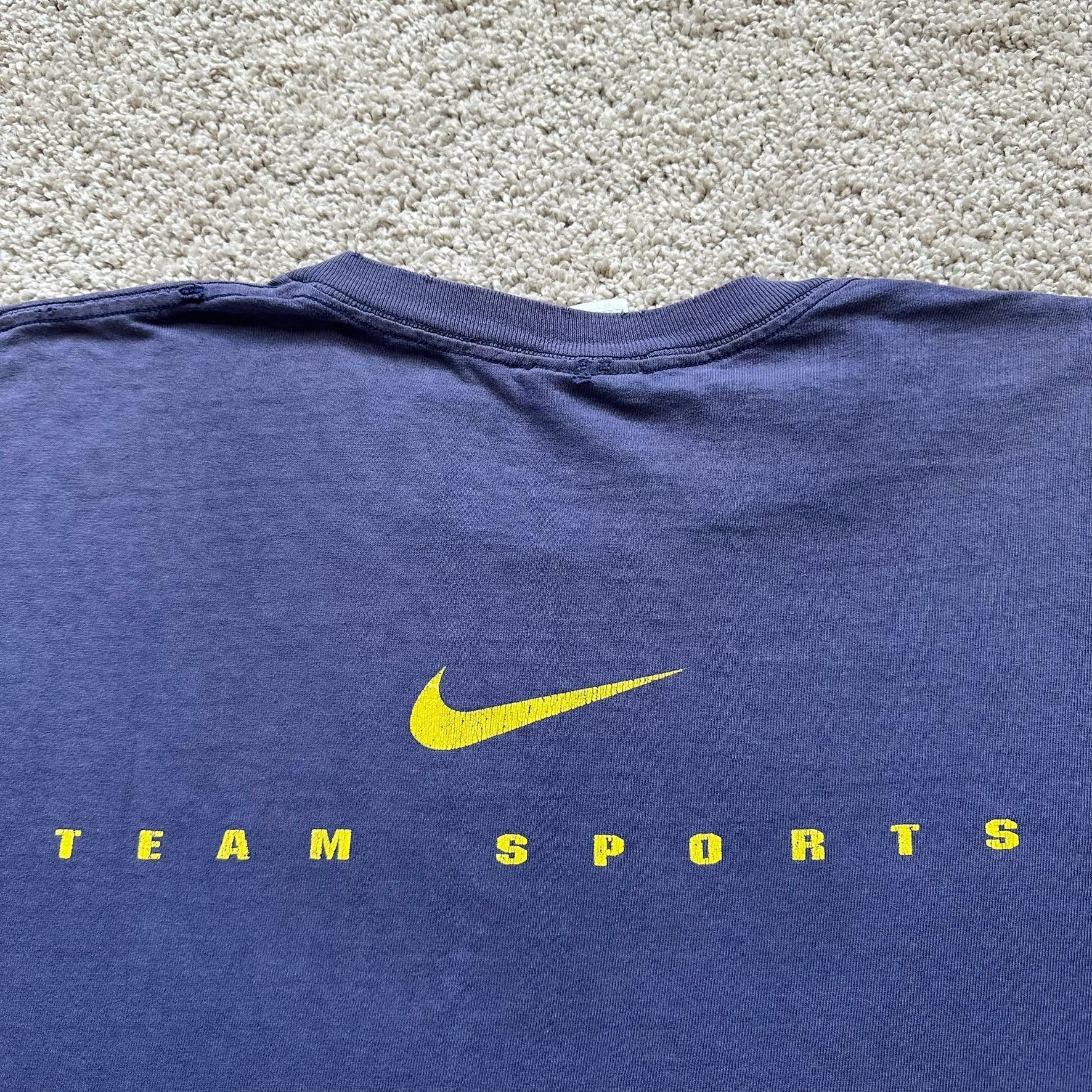 Nike Vintage 90s Nike Michigan Wolverines T-Shirt Thrashed Distre Size US XL / EU 56 / 4 - 6 Thumbnail