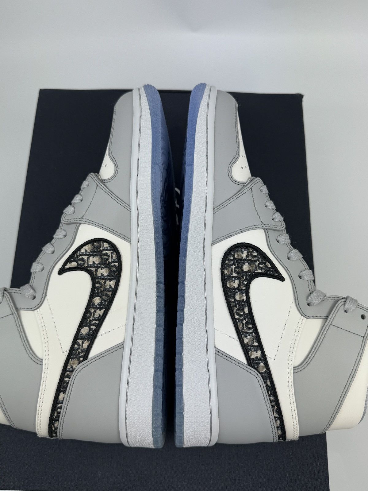 AIR DIOR JORDAN SNEAKERS