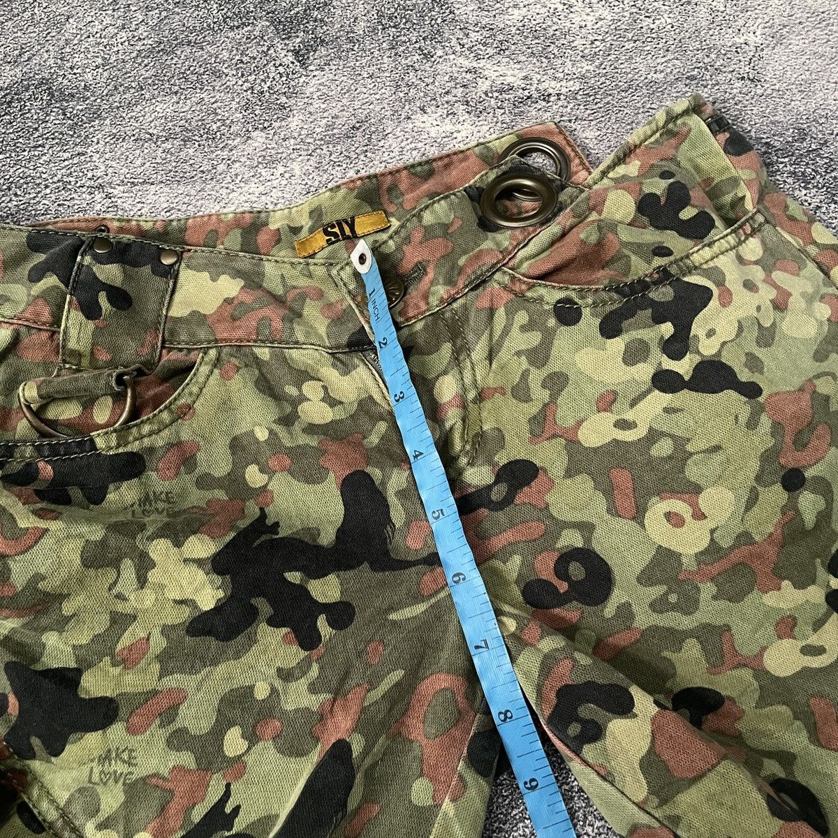 If Six Was Nine SLY camo japanese style y2k punk multi pocket short pants Size US 31 - 18 Thumbnail