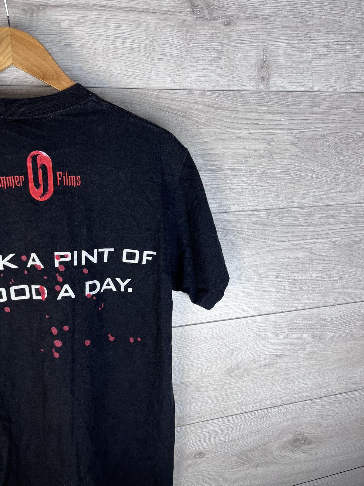 Fruit Of The Loom TASTE THE BLOOD OF DRACULA 2005 VINTAGE MOVIE GRAPHIC TEE Size US M / EU 48-50 / 2 - 10 Thumbnail