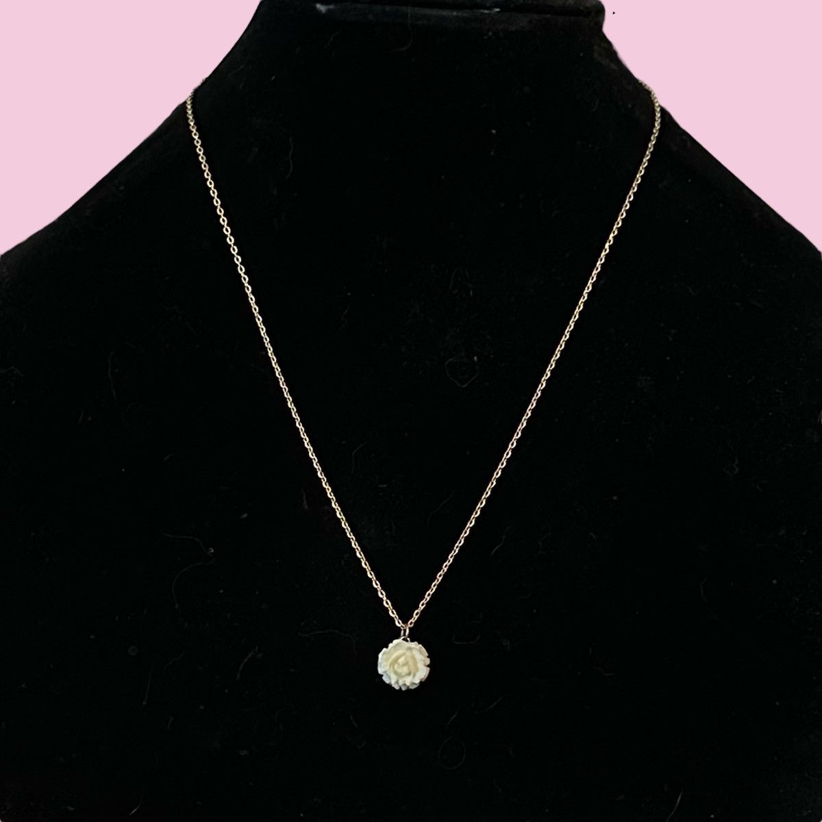 Vintage Vintage gold tone porcelain rose pendant necklace Size ONE SIZE - 1 Thumbnail