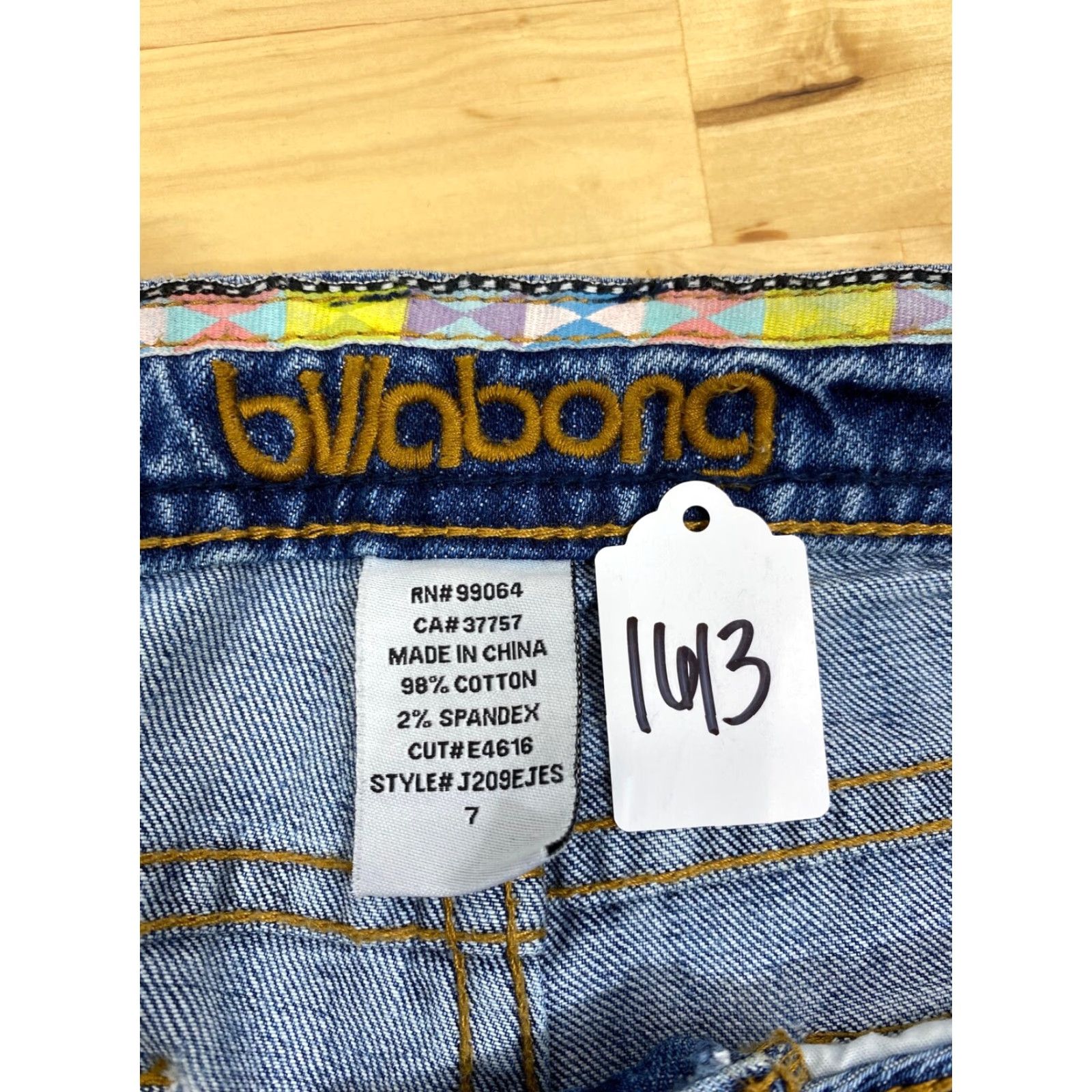 Billabong Billabong Women's Denim Shorts Logo Low Rise Gray 7 | 31 in Waist | 5-Pocket Design | Vintage? No | Regular Fit | Button Zip Size 24" / US 00 / IT 34 - 7 Thumbnail