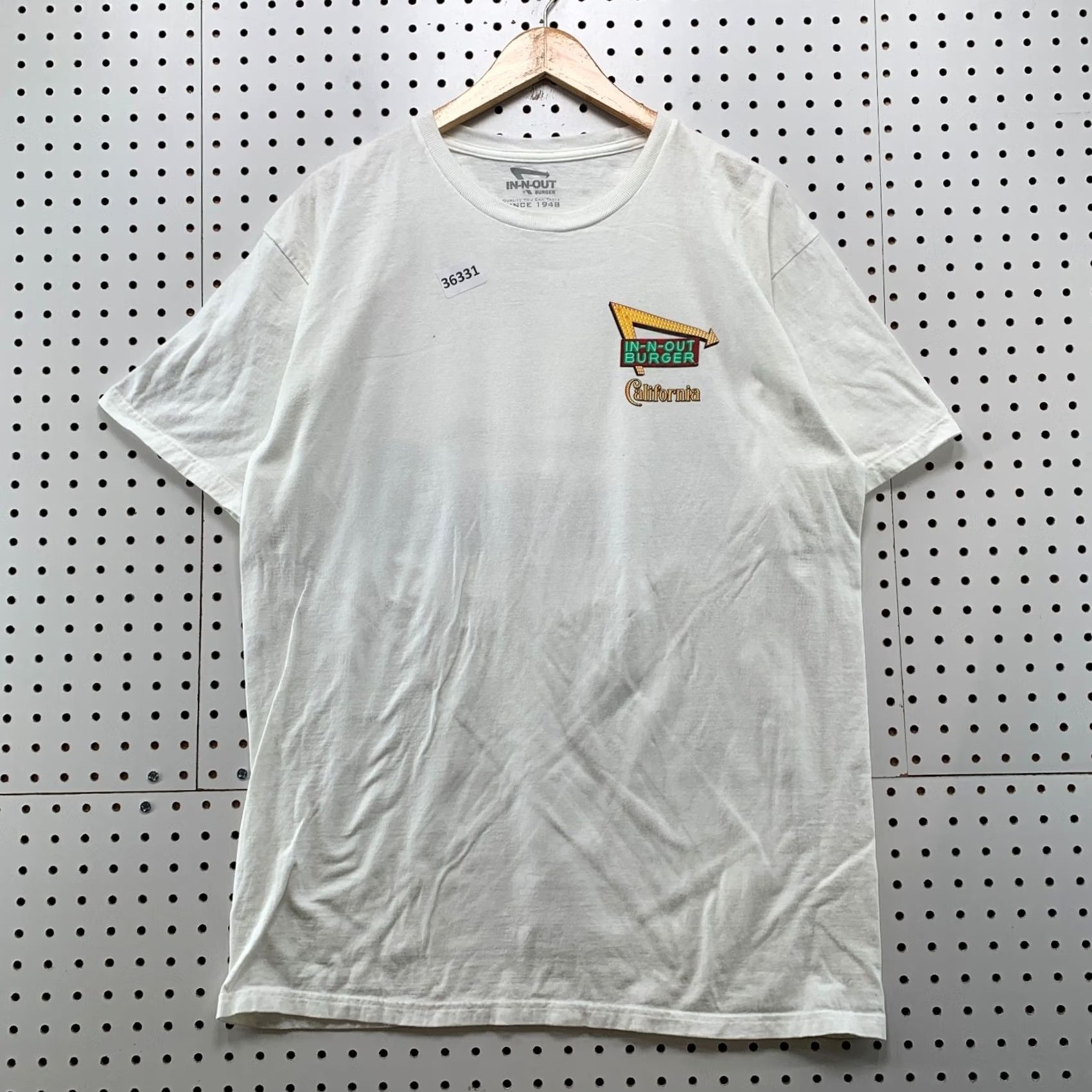 Vintage In N Out Shirt Mens Large White Sunset Car Graphic Short Sleeve California Size US L / EU 52-54 / 3 - 2 Thumbnail