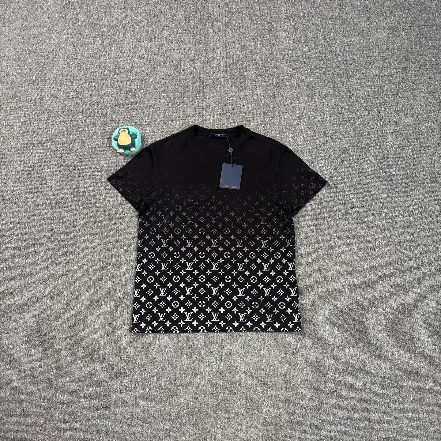 Louis Vuitton LV Monogram Gradient Black White Tee Size XS / US 0-2 / IT 36-38 - 1 Thumbnail