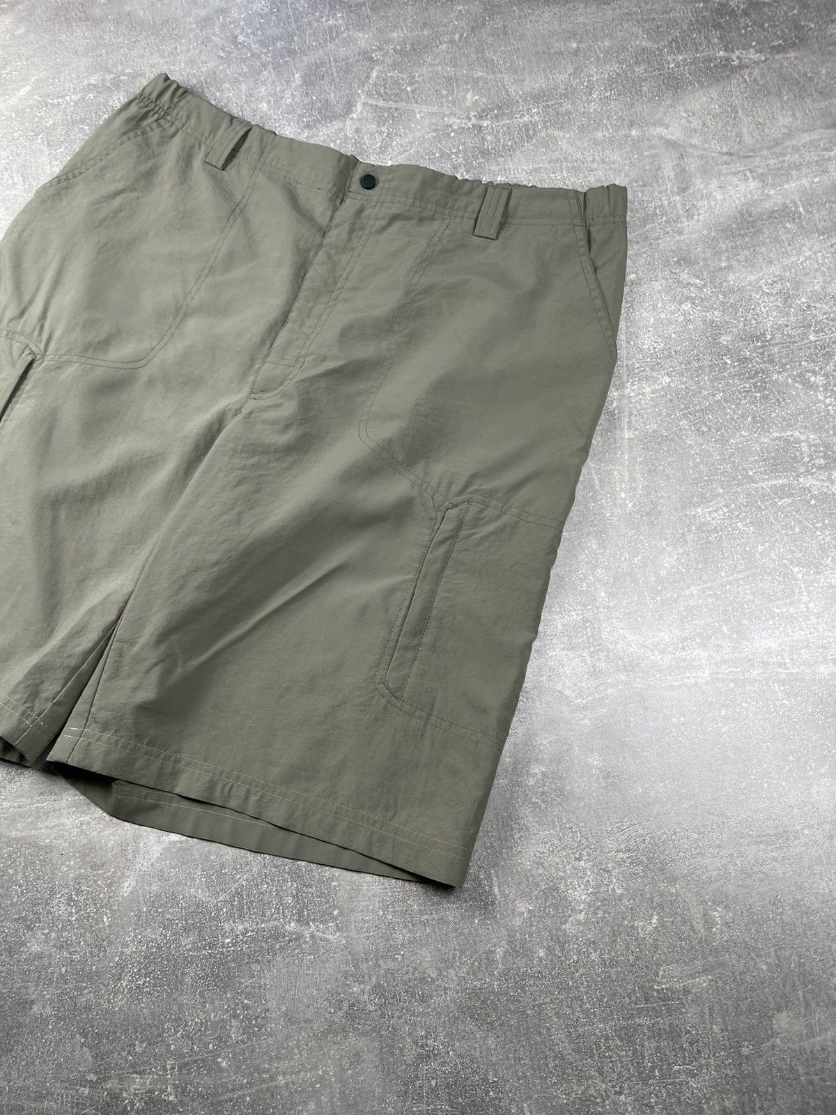 Nike ACG Nike ACG Outdoor Khaki Polyester Cargo Shorts Gorpcore Size US 38 / EU 54 - 2 Thumbnail
