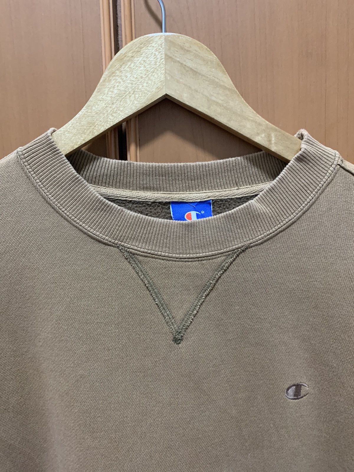 Champion Distressed Vintage Champion Crewneck Size US L / EU 52-54 / 3 - 2 Thumbnail