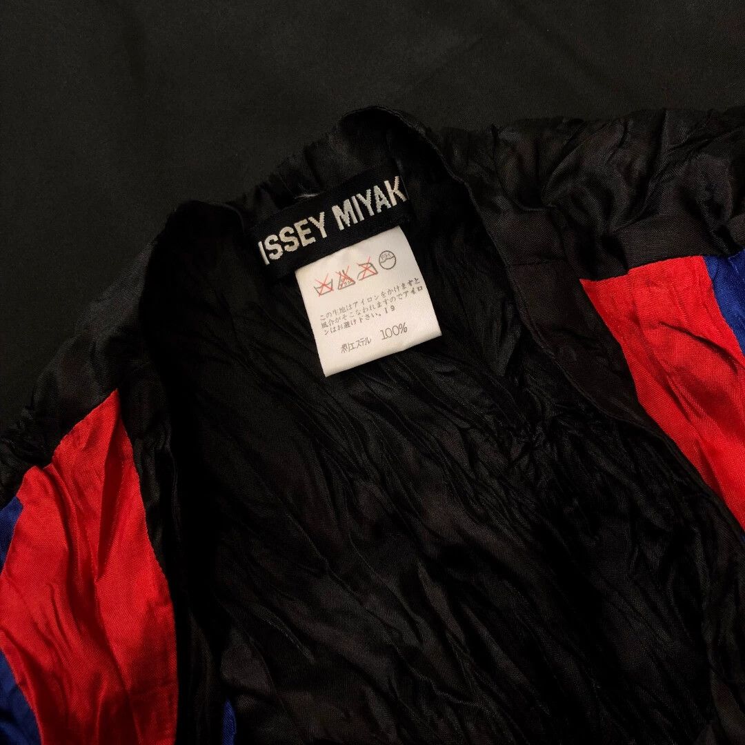 Issey Miyake Issey Miyake 93ss Iconic Pleated Vest Black Blue Red Striped Size US M / EU 48-50 / 2 - 8 Thumbnail
