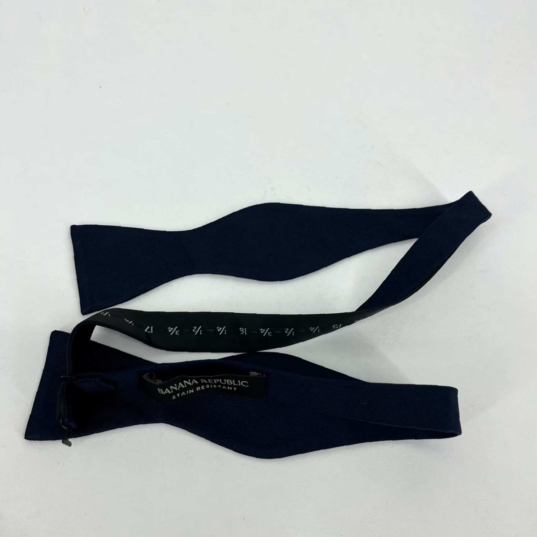 Banana Republic Banana Republic Bow Tie Men's One Size Navy Blue Stain Resistant Designer Solid Size ONE SIZE - 3 Thumbnail