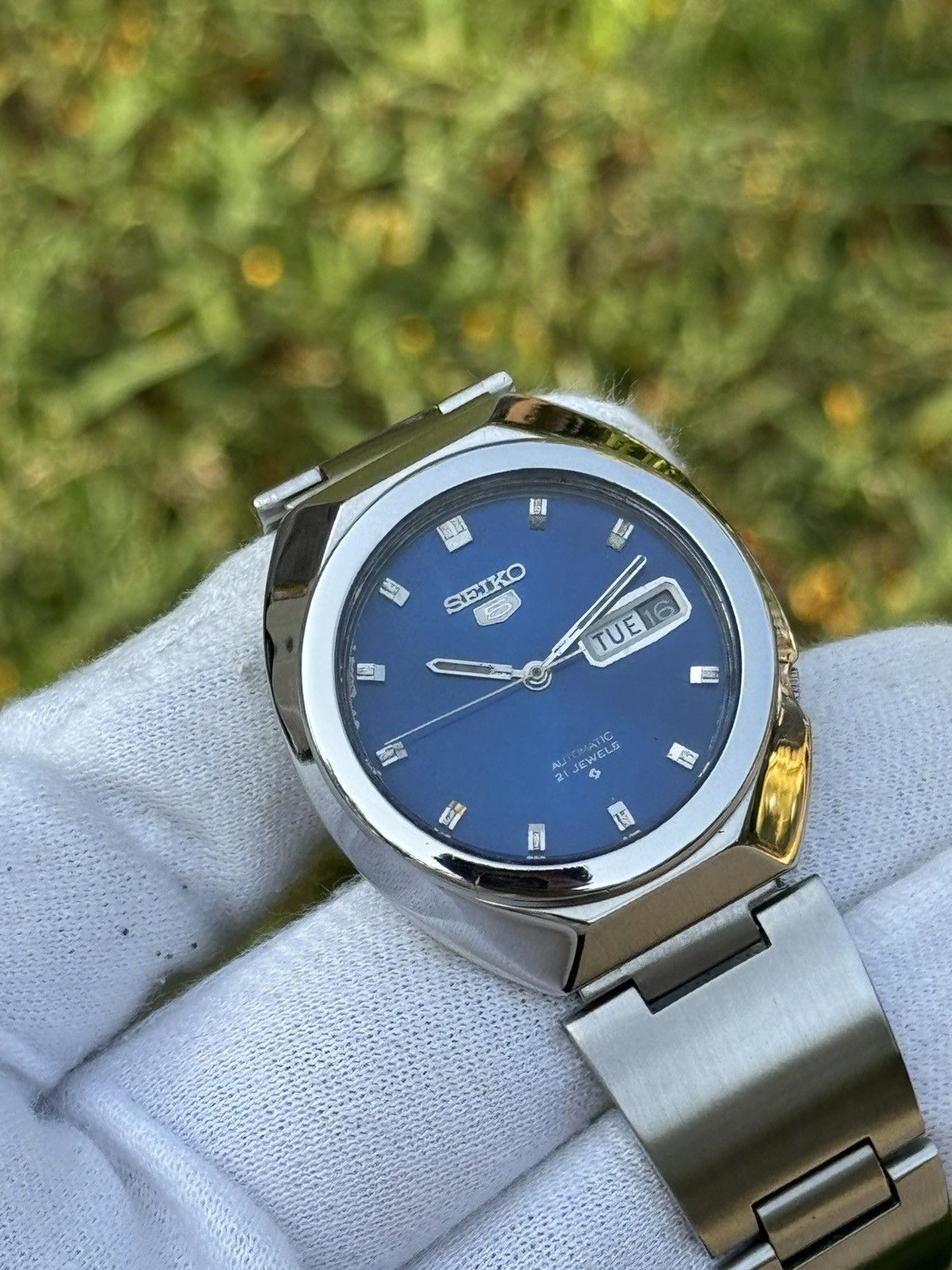 Seiko Vintage Seiko 5 Automatic Blue sunburst Dial day/date watch Size 36 - 25 Thumbnail