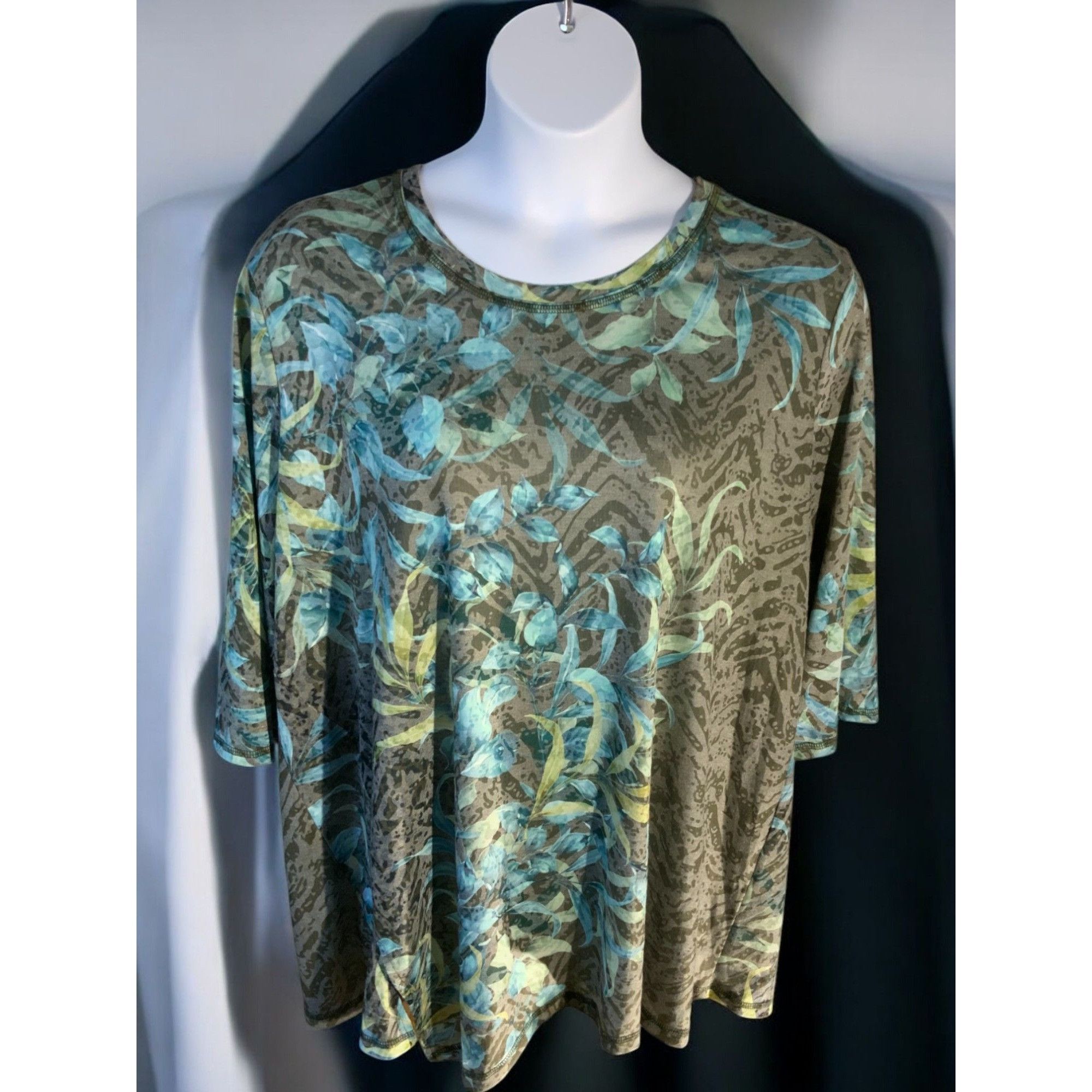 Designer Catherines Womens 0X Top Tropical Print Scoop Neck Quarter S Size XL / US 12-14 / IT 48-50 - 2 Thumbnail