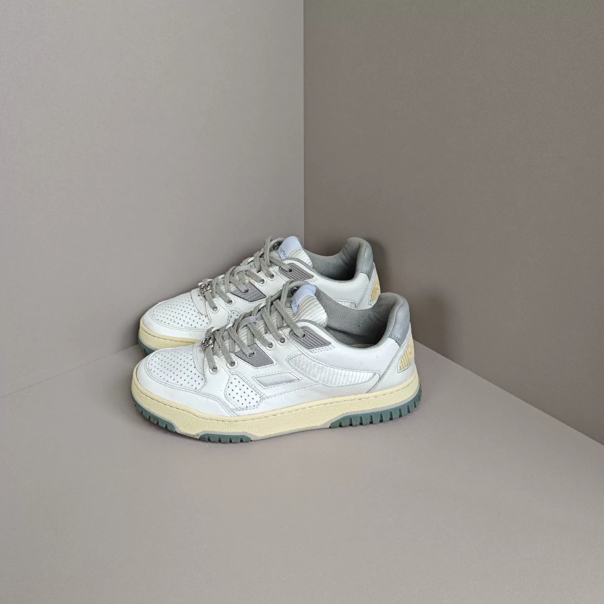Gucci Gucci Lowtop Sneakers us_6 Women Size US 6 / IT 36 - 1 Thumbnail