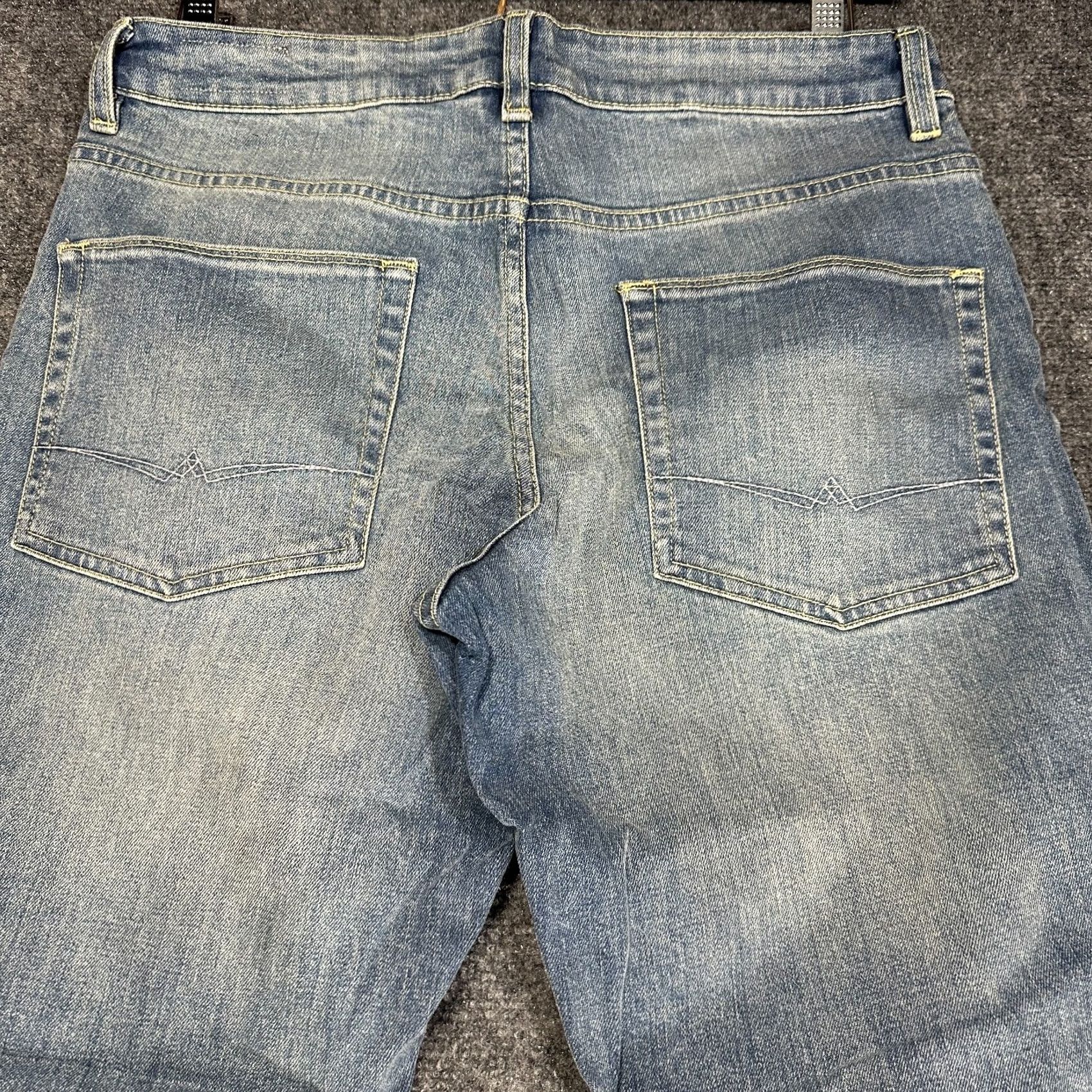 Asos ASOS Jeans Mens 32 X 31 Light Blue Wash Cotton Stretch Straight Leg Pockets 5-Pocket Design Denim Size US 32 / EU 48 - 8 Thumbnail