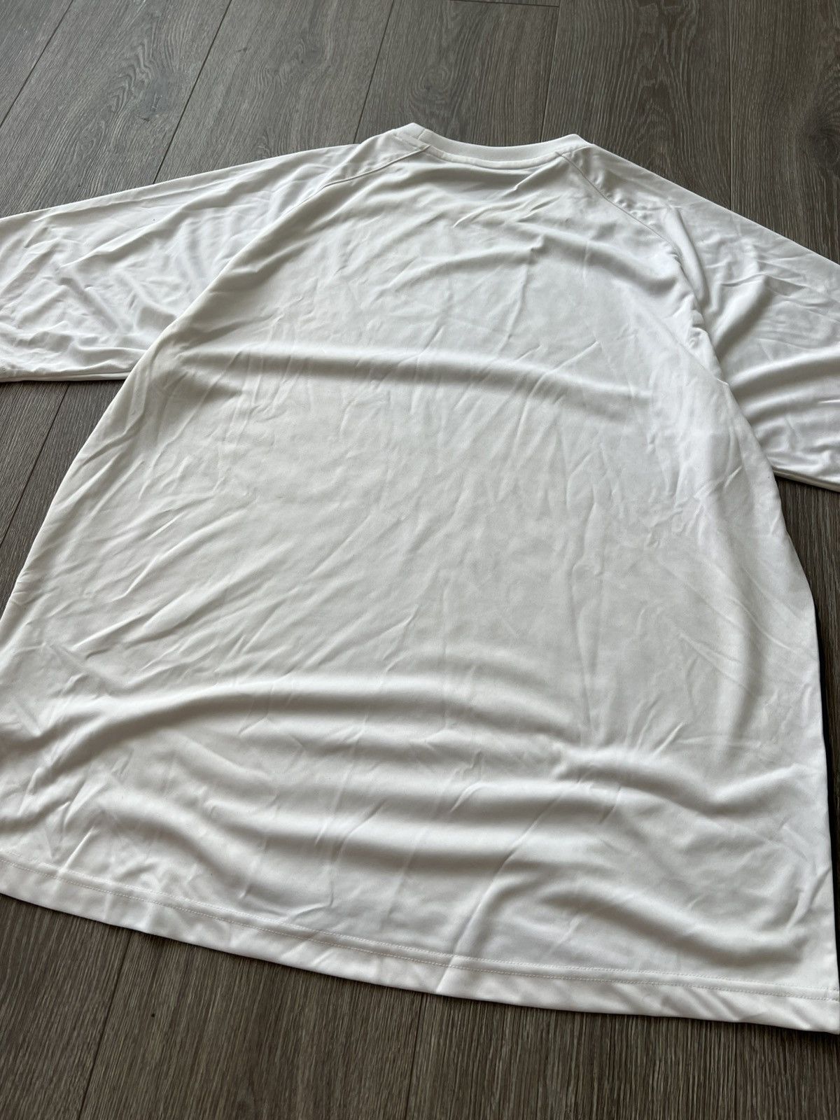 Nike Vintage Nike T-Shirt Y2K Center Logo Size US XL / EU 56 / 4 - 13 Thumbnail