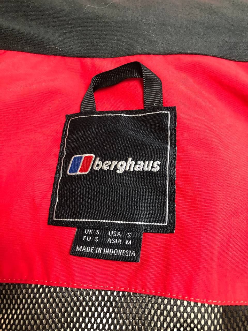 Berghaus vintage Berghaus logo Y2K Light jacket GORE-TEX Streetwear Size US S / EU 44-46 / 1 - 2 Thumbnail