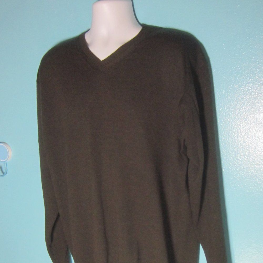 Banana Republic Men VINTAGE Banana Republic Extrafine Merino Wool Size XL Pullover VNeck Sweater Size US XL / EU 56 / 4 - 1 Thumbnail