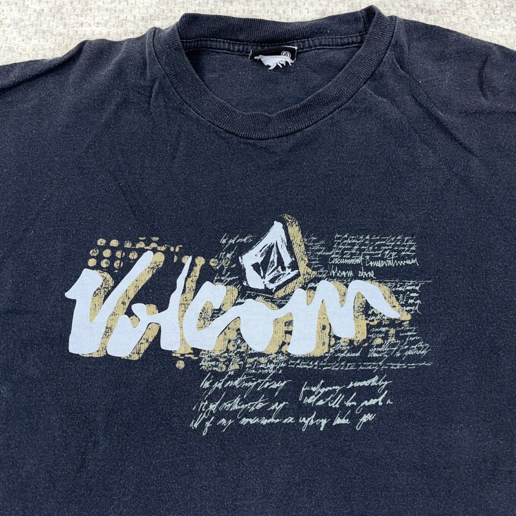 Volcom VINTAGE Volcom Shirt Men XL Black Graphic Print 90s Skateboard Faded Spellout T-Shirt Crew Neck / 80s 90s USA Retro Hipster Logo Mens XL Black Size US XL / EU 56 / 4 - 3 Thumbnail